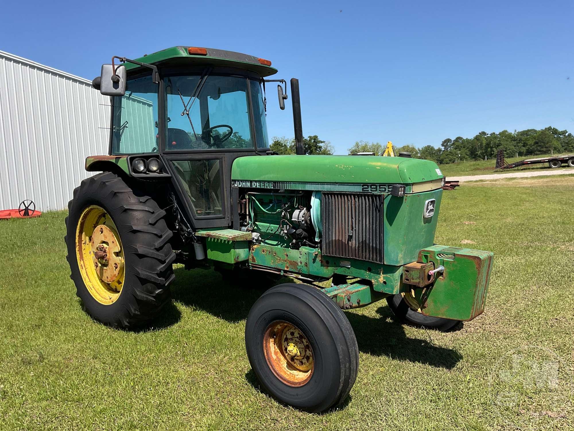 JOHN DEERE 2955 TRACTOR SN: LO2955T628511