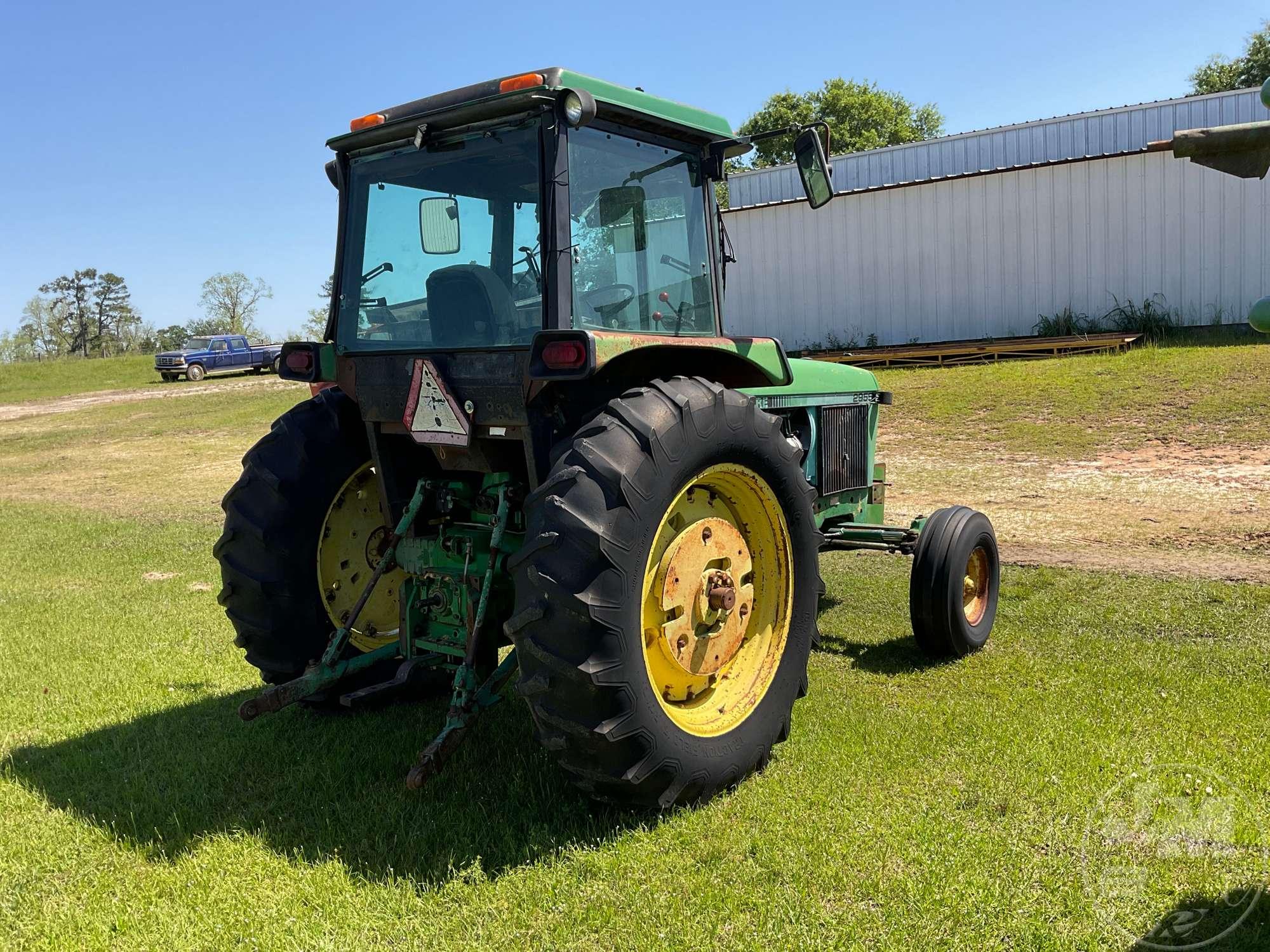 JOHN DEERE 2955 TRACTOR SN: LO2955T628511