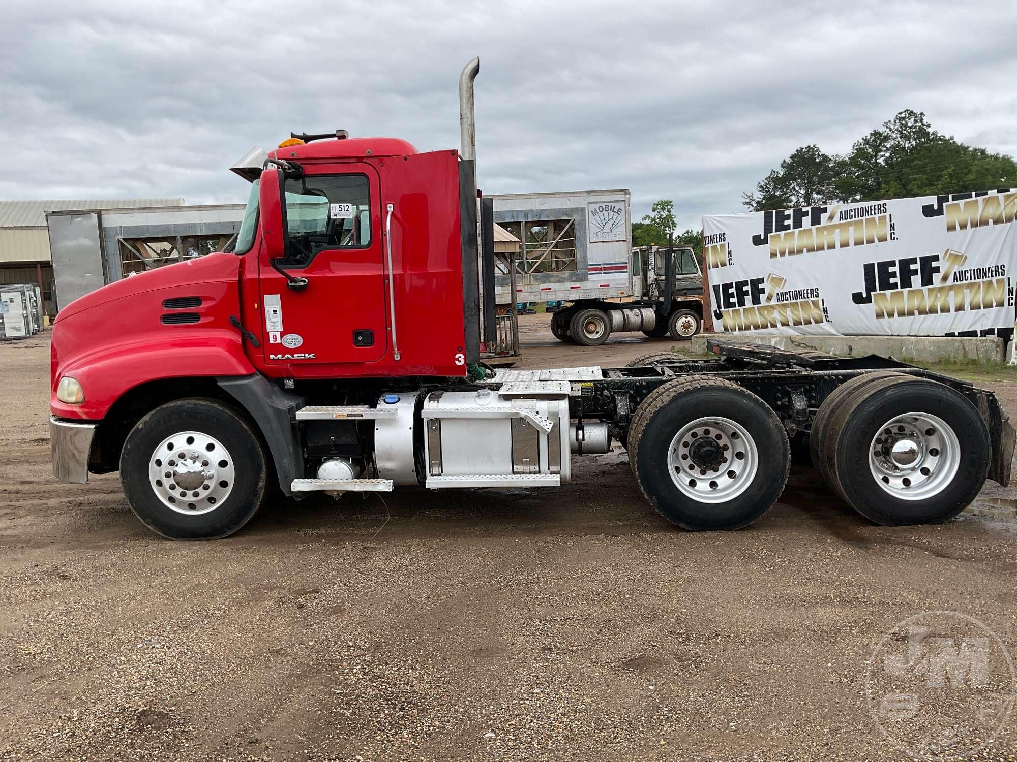 2013 MACK  CXU613 TANDEM AXLE DAY CAB TRUCK TRACTOR VIN: 1M1AW09YODM036071