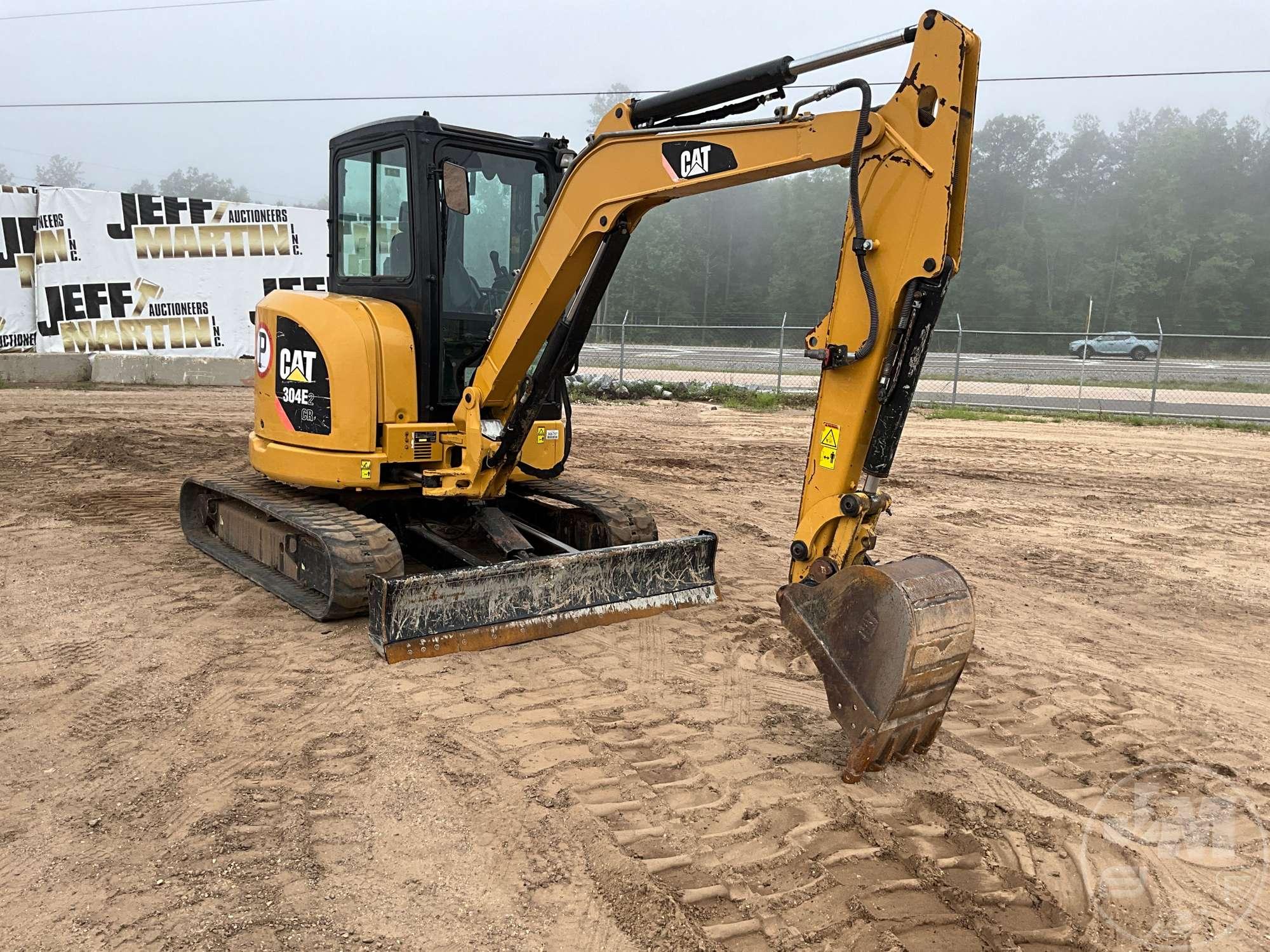 2016 CATERPILLAR 304E2 MINI EXCAVATOR SN: CME400464