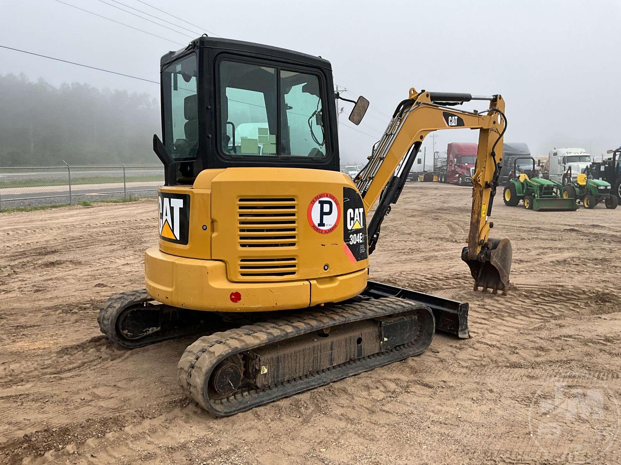 2016 CATERPILLAR 304E2 MINI EXCAVATOR SN: CME400464