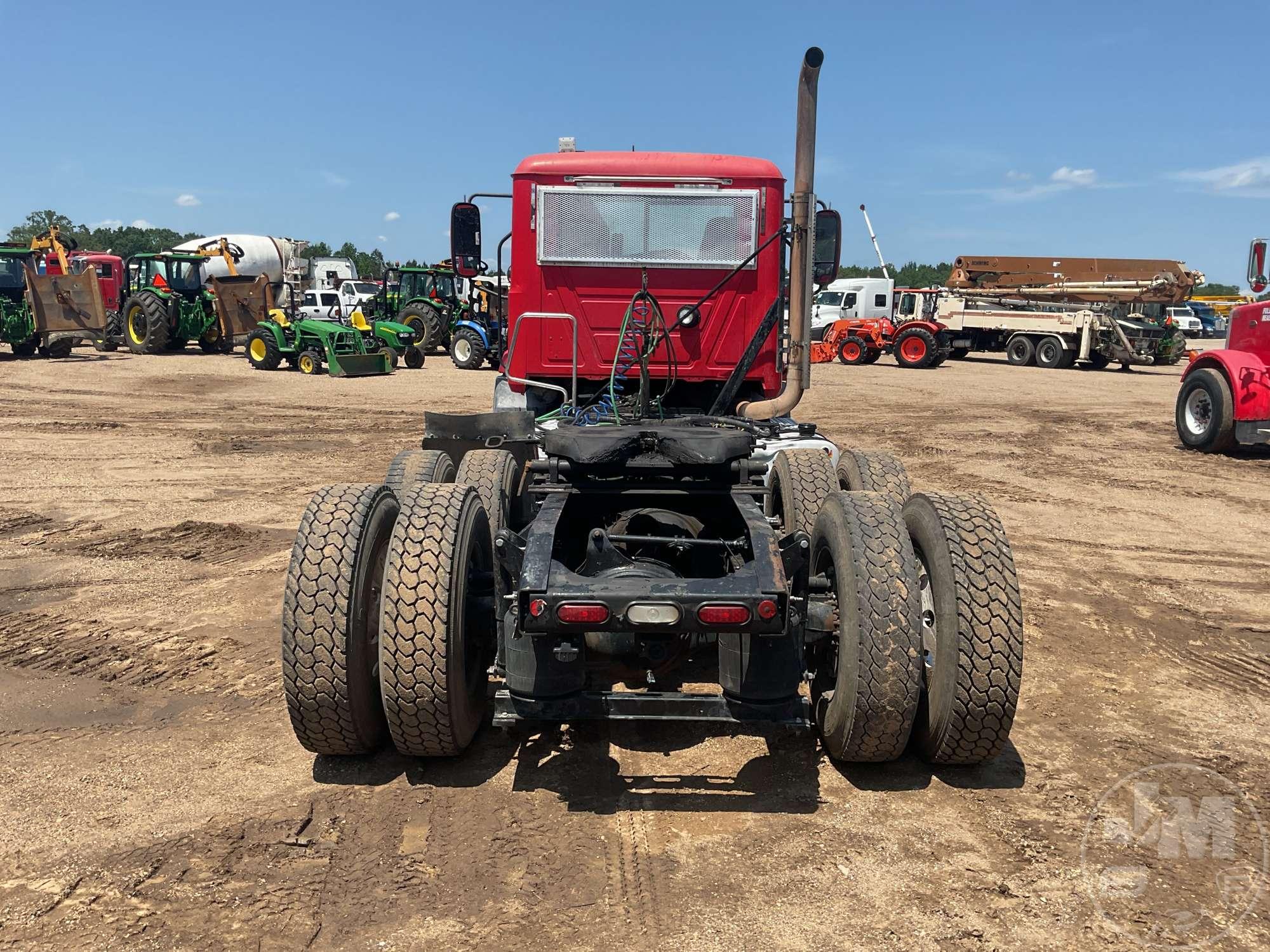 2016 MACK CXU 613 TANDEM AXLE DAY CAB TRUCK TRACTOR VIN: 1M1AW02Y7GM052850