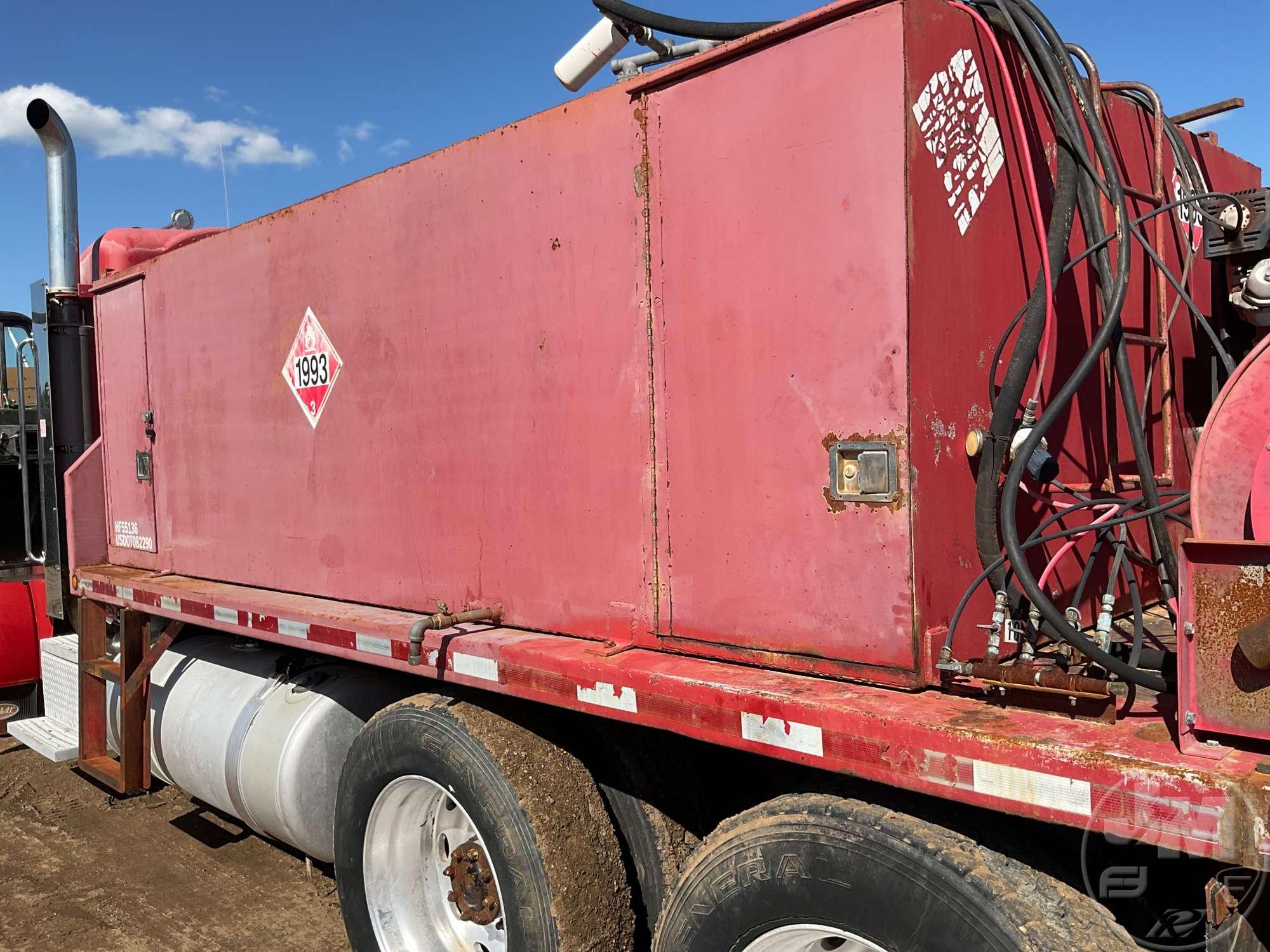 1998 PETERBILT 379 VIN: 1XP5D69X3WN468411 T/A FUEL & LUBE TRUCK