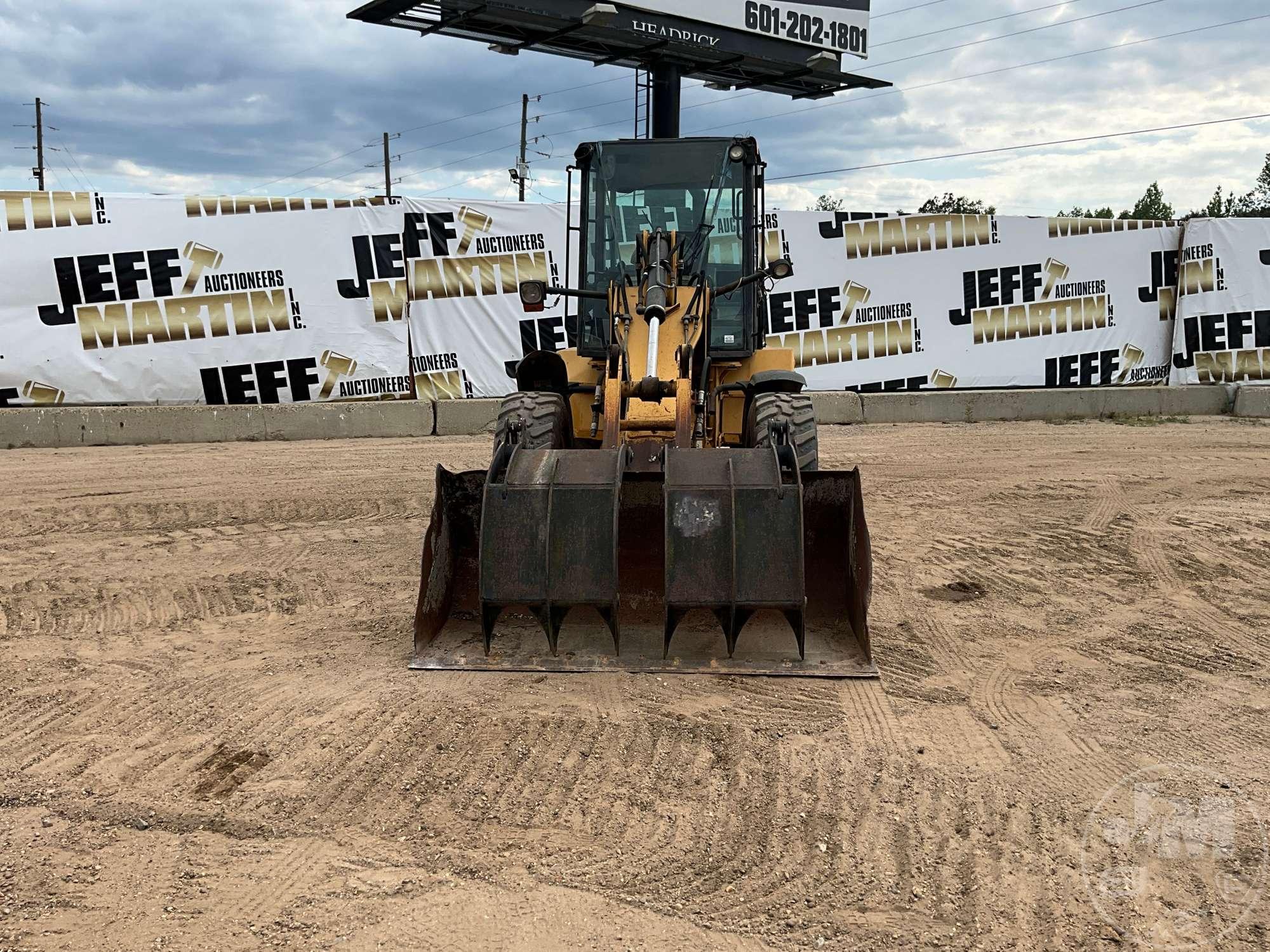 2004 CATERPILLAR 908 WHEEL LOADER SN: 00908P8BS01650