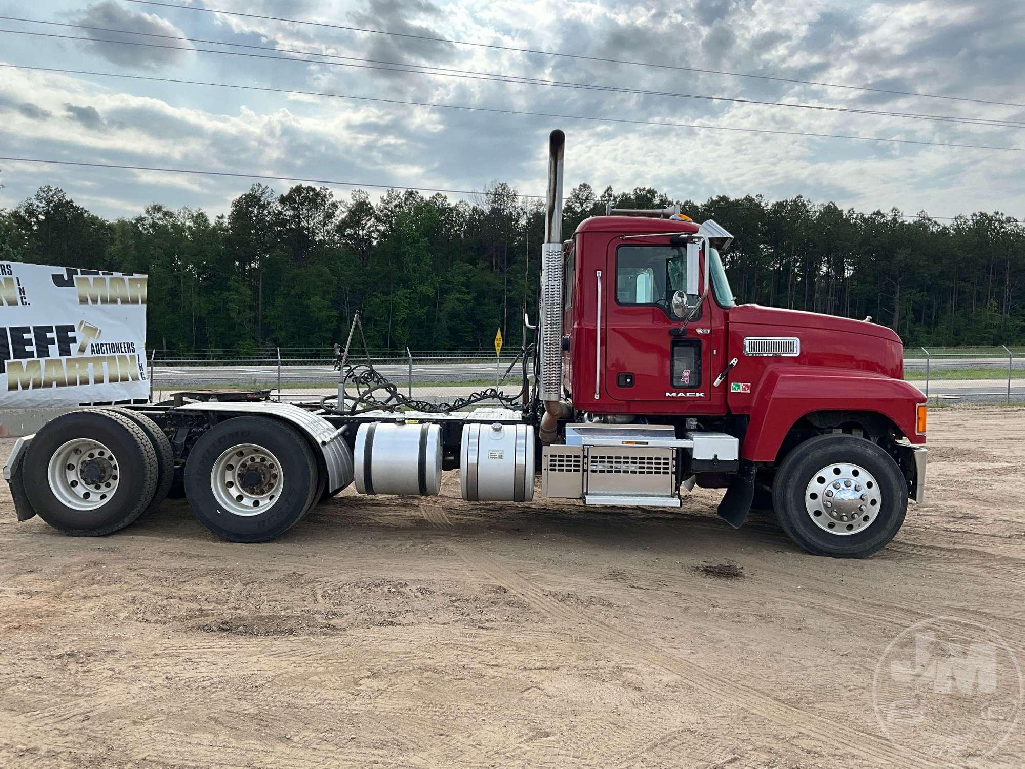 2018 MACK CHU613 TANDEM AXLE DAY CAB TRUCK TRACTOR VIN: 1M1AN07YXJM027072