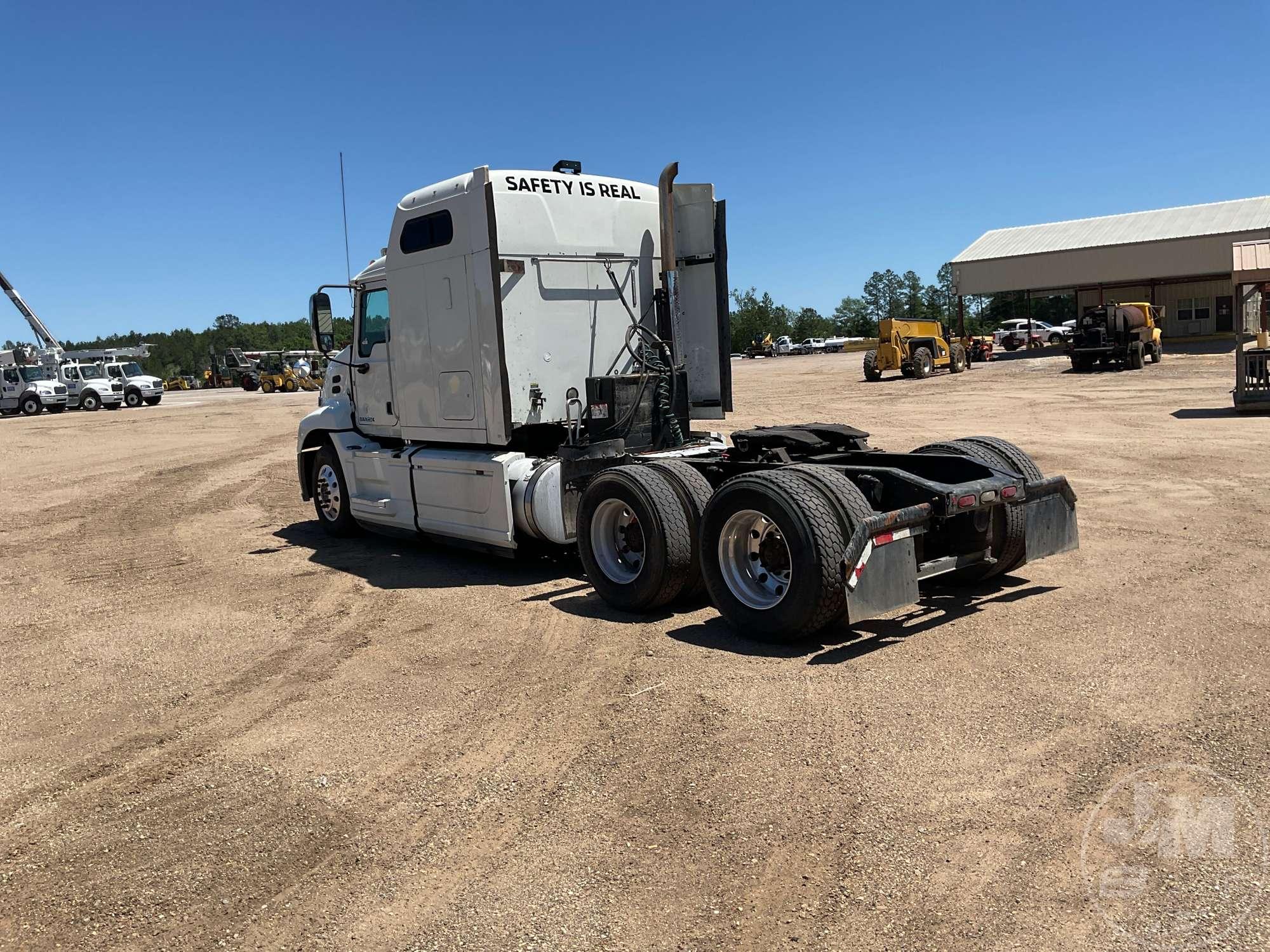 2016 MACK CXU TANDEM AXLE TRUCK TRACTOR VIN: 1M1AW21Y4GM053242