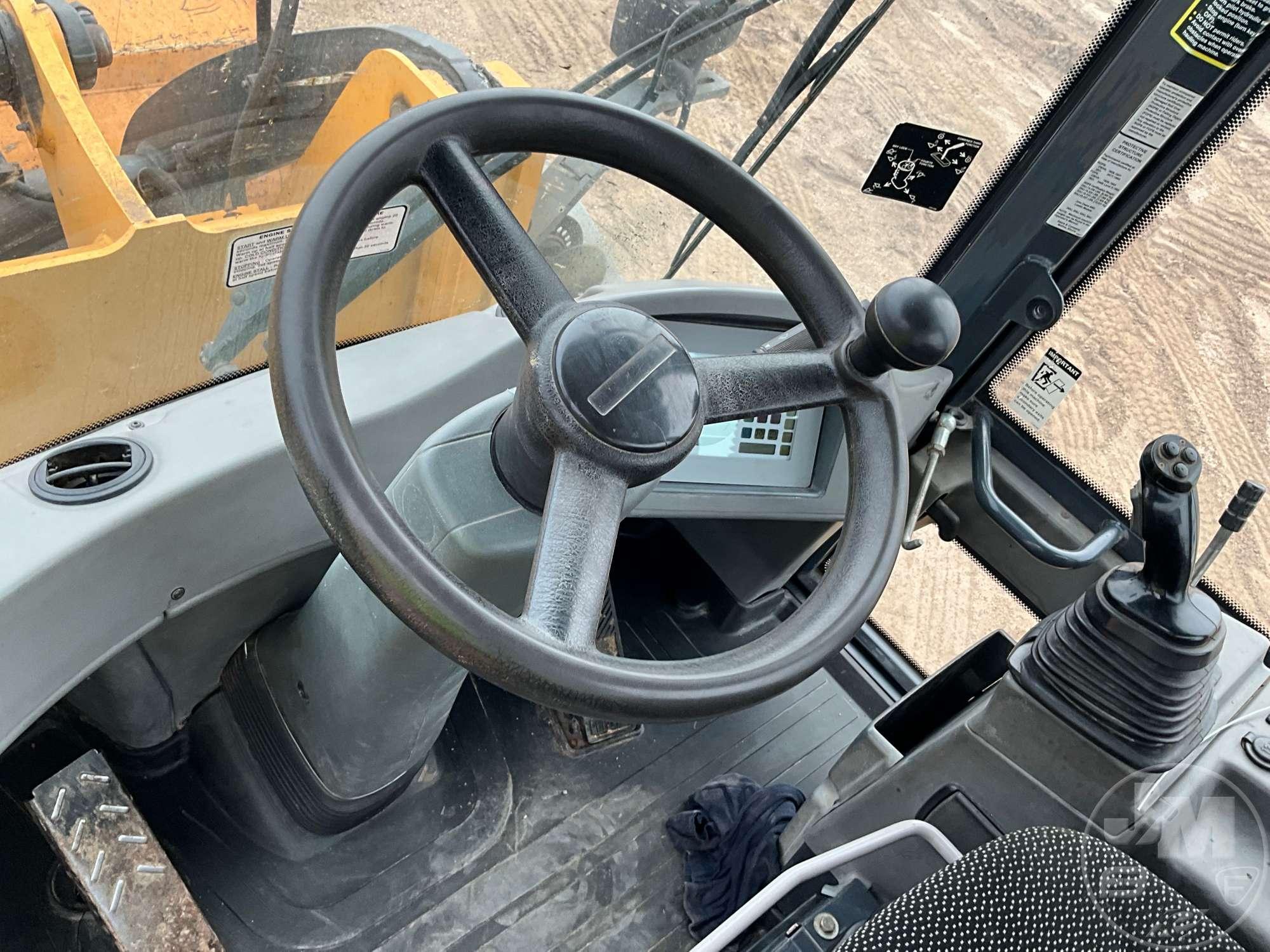 DEERE 324J WHEEL LOADER SN: 114024TXAZB032428