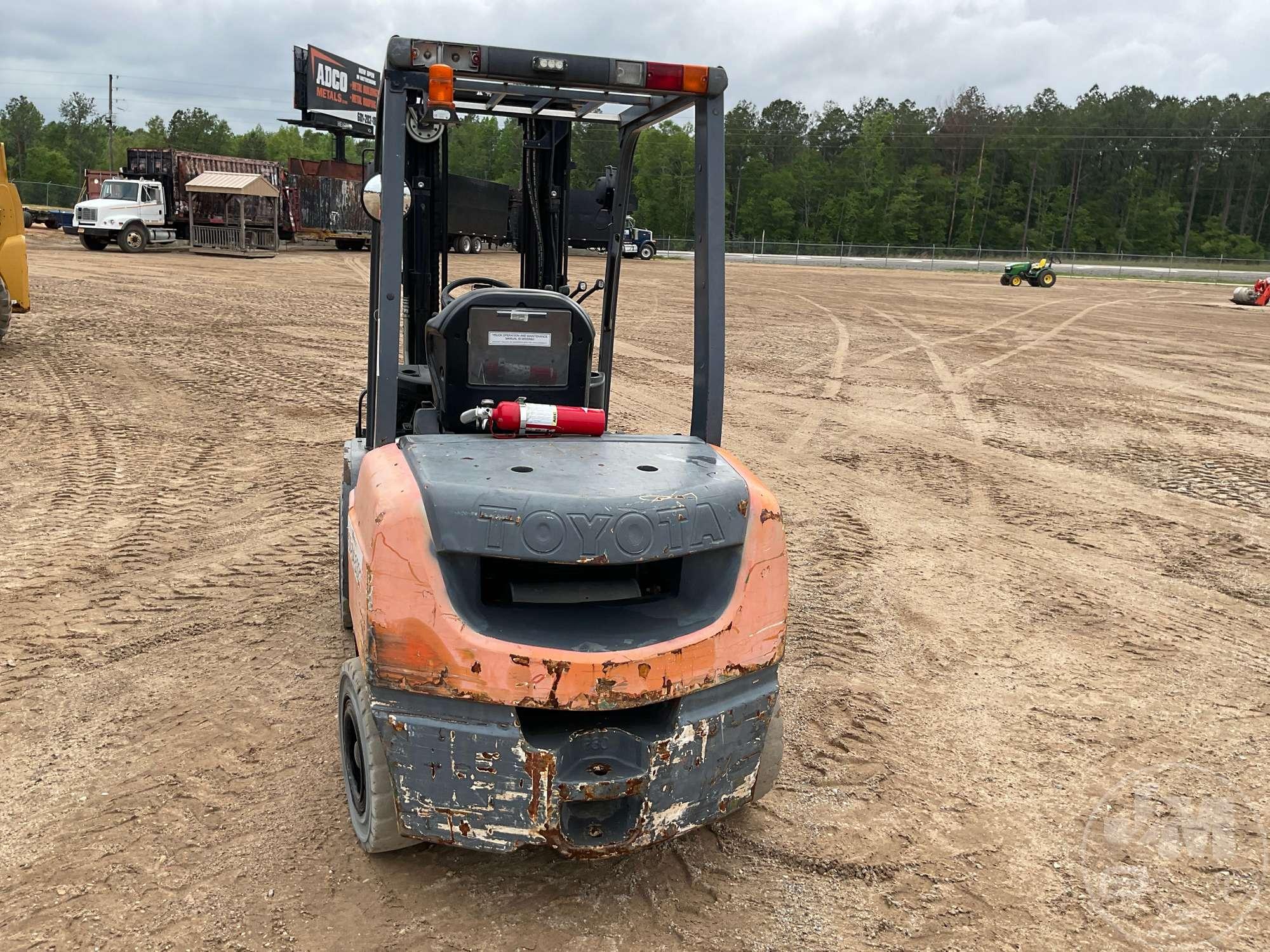 2015 TOYOTA 8FGU30 PNEUMATIC TIRE FORKLIFT SN: 60602