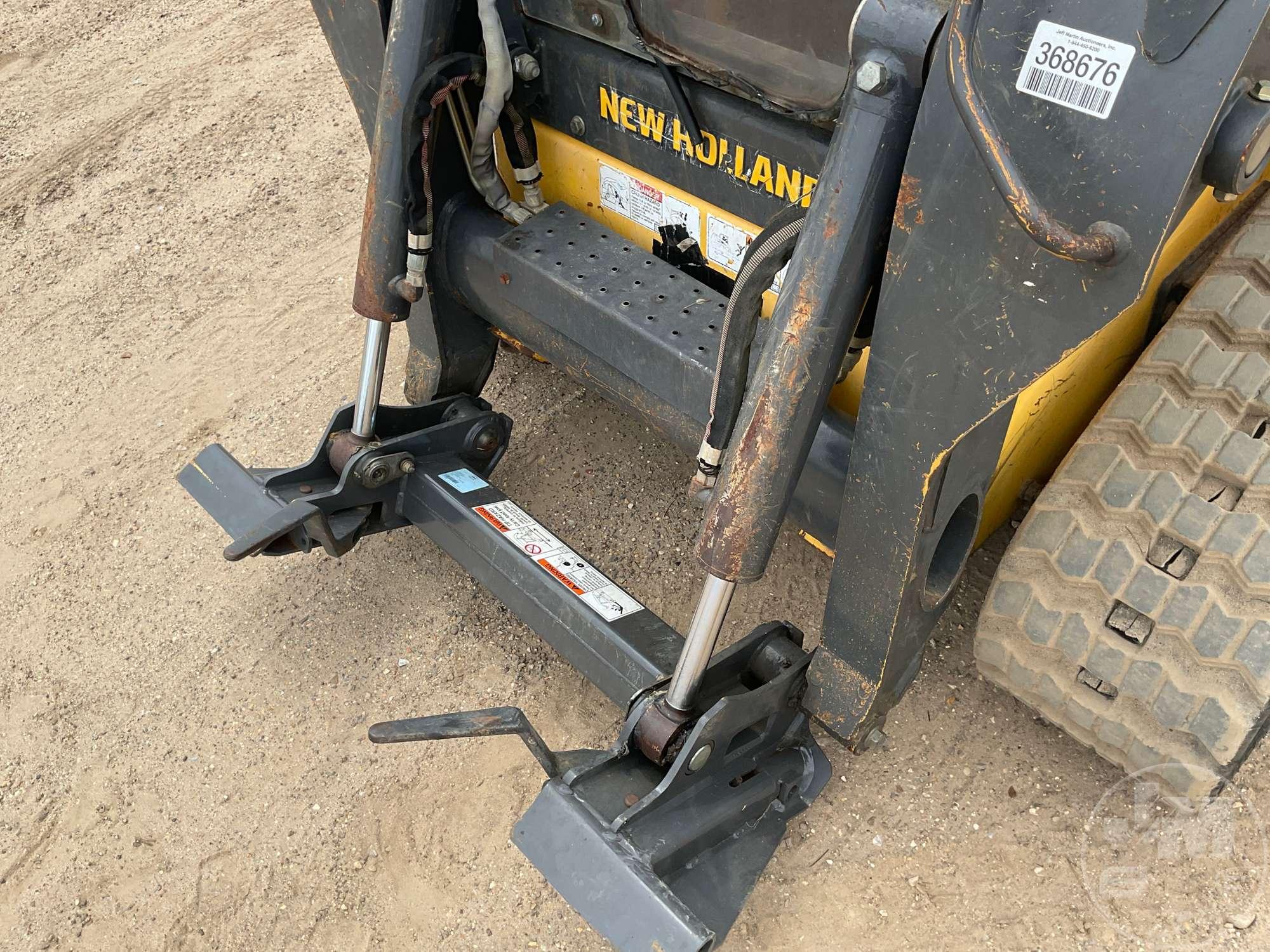 NEW HOLLAND MODEL C227NH MULTI TERRAIN LOADER SN: NKM471437