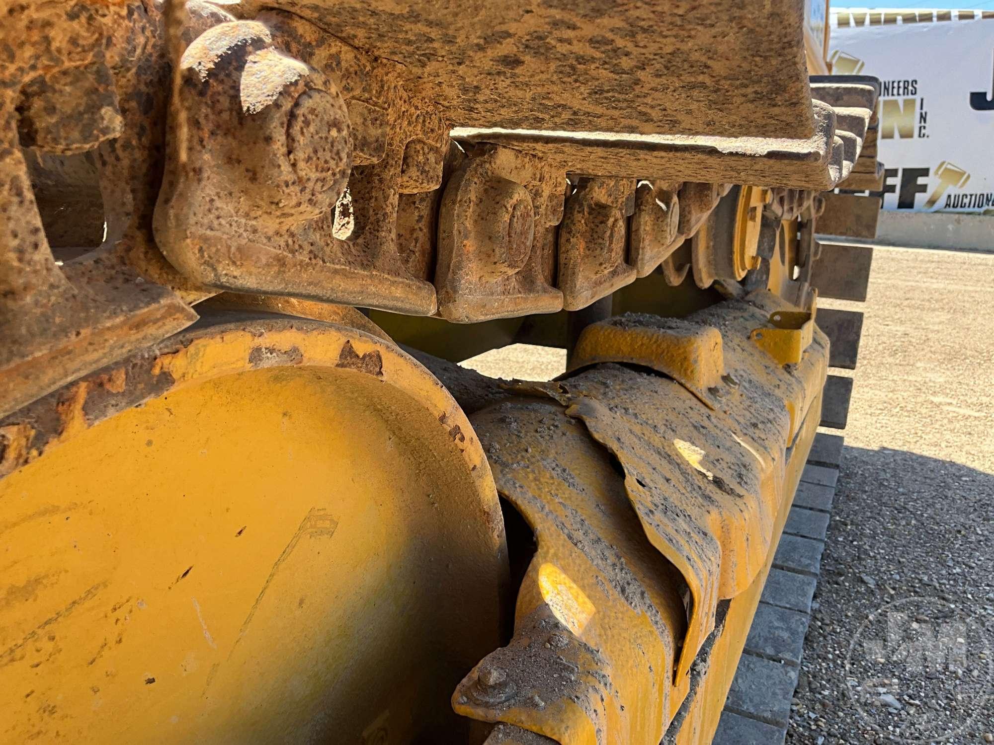 1987 CATERPILLAR D3B CRAWLER TRACTOR SN: 23Y02401