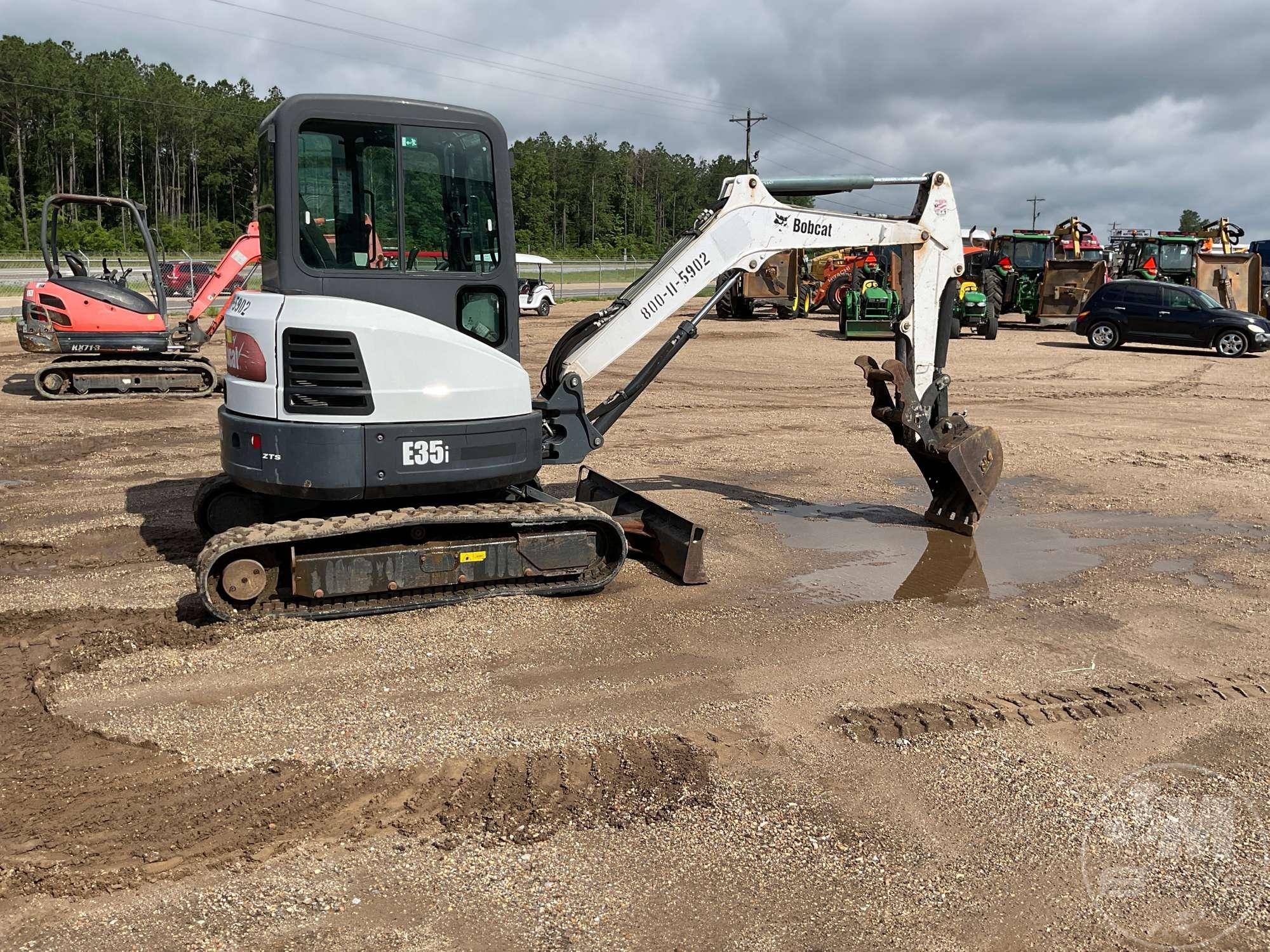 2016 BOBCAT E35I MINI EXCAVATOR SN: AUYM13555