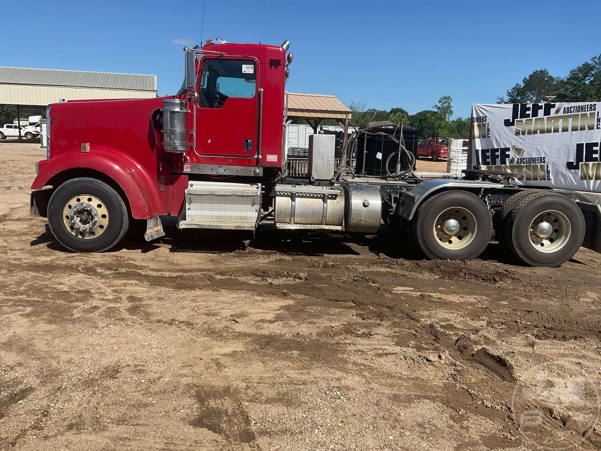 2019 KENWORTH W9 SERIES TANDEM AXLE DAY CAB TRUCK TRACTOR VIN: 1XKWD49X1KJ245834