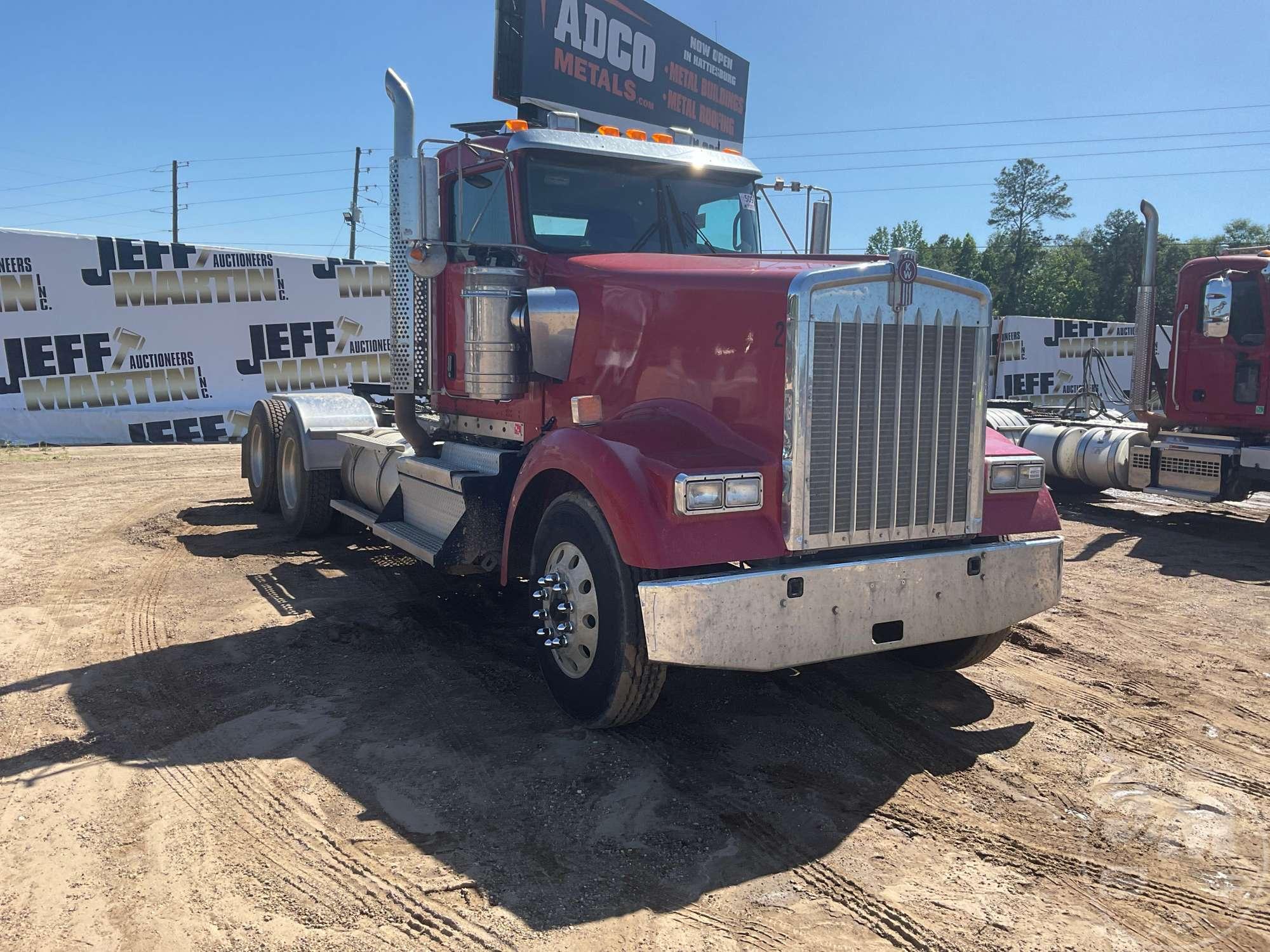 2019 KENWORTH W9 SERIES TANDEM AXLE DAY CAB TRUCK TRACTOR VIN: 1XKWD49X1KJ245834