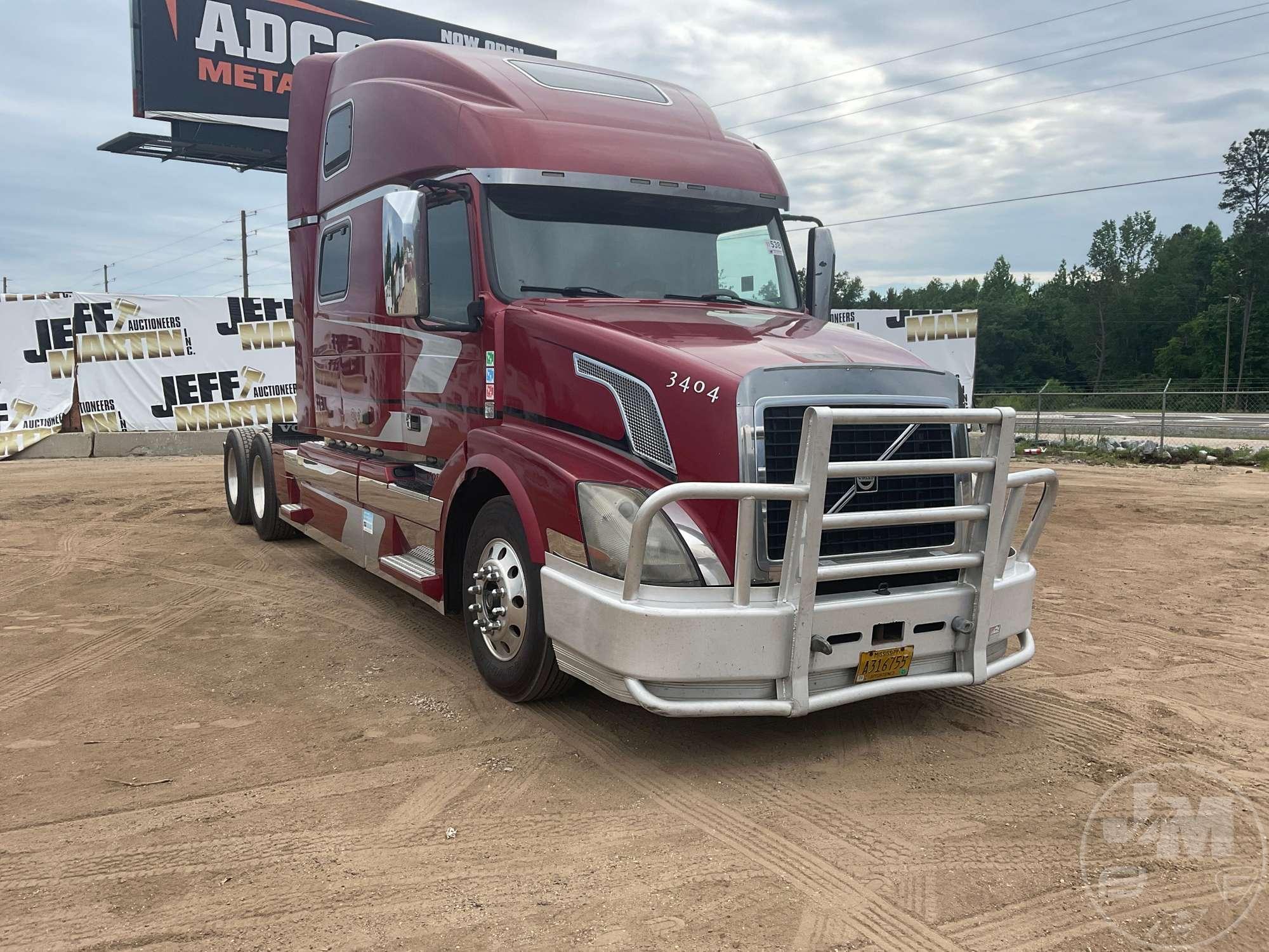 2015 VOLVO  VNL 780 TANDEM AXLE TRUCK TRACTOR VIN: 4V4NC9KL7FN933404