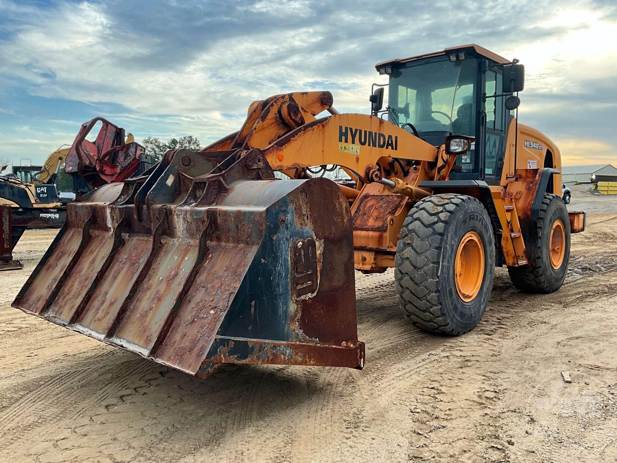 HYUNDAI HL940XT WHEEL LOADER SN: HHKHW400TK0000889