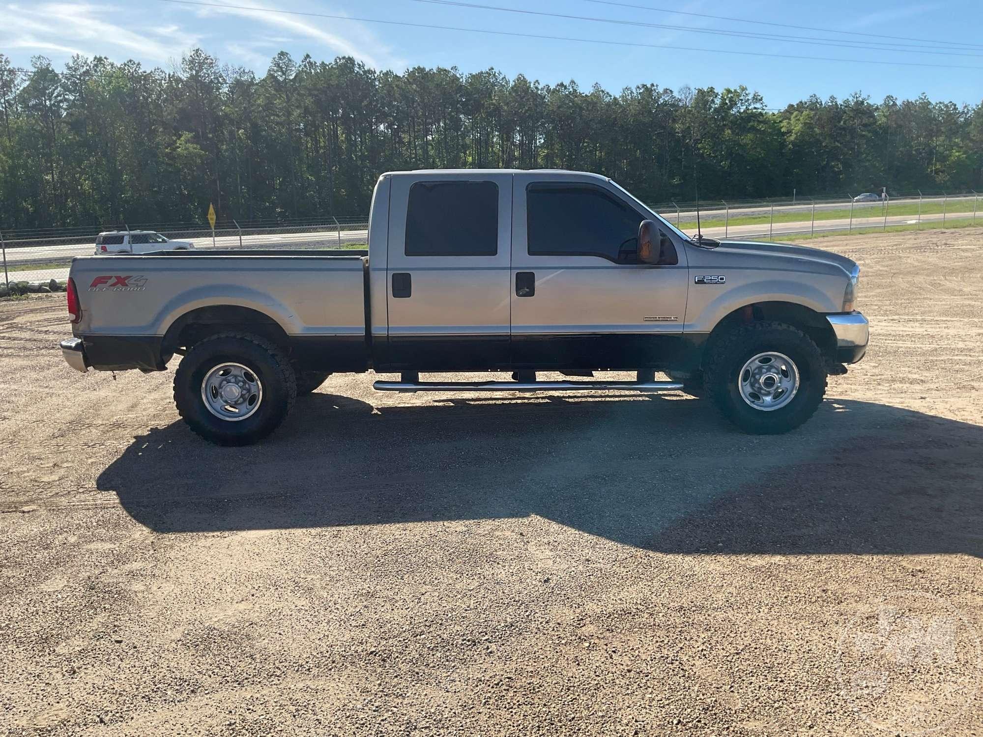 2003 FORD F-250 LARIAT SD CREW CAB 4X4 PICKUP VIN: 1FTNW21P53EC59912