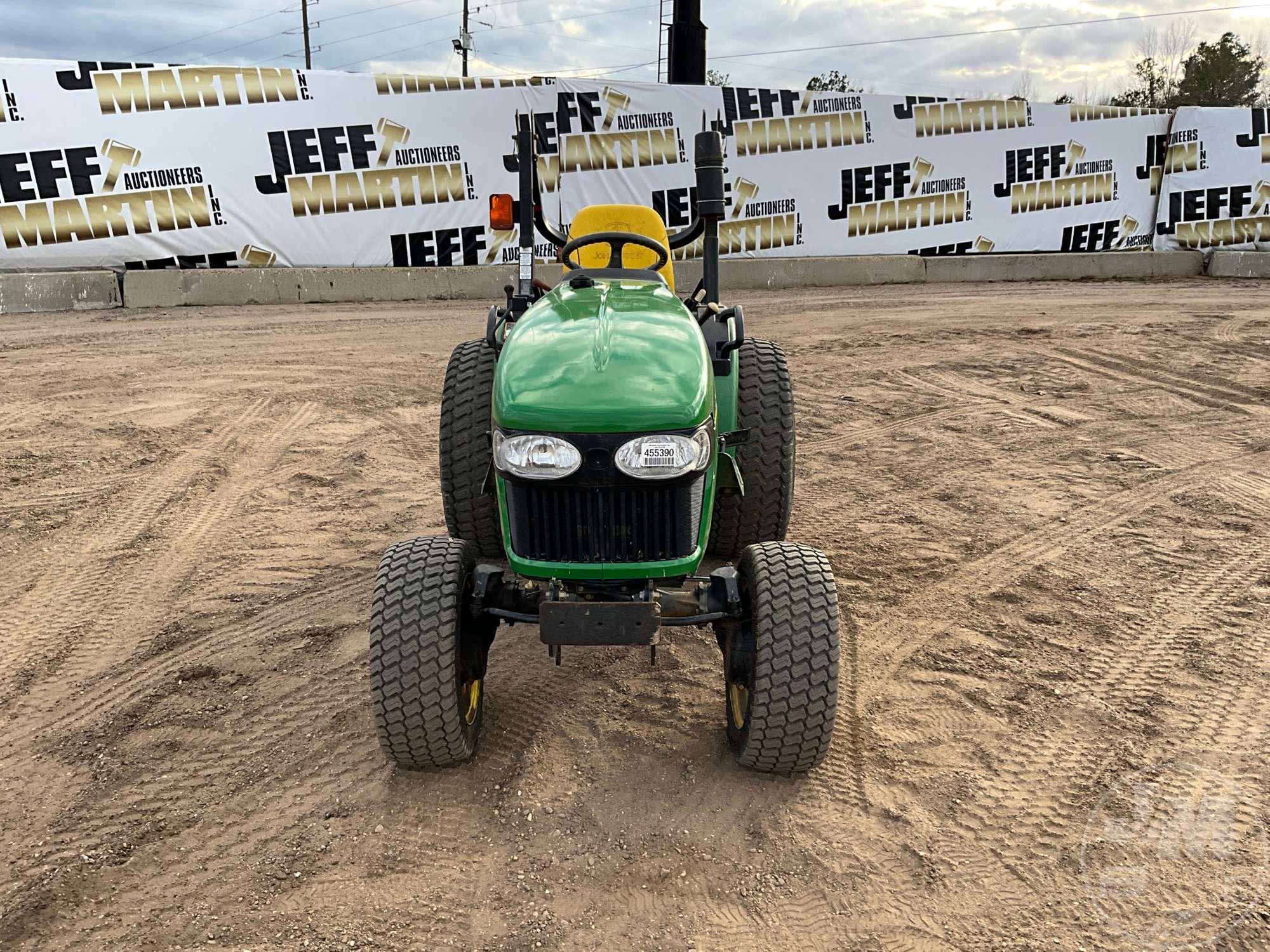 JOHN DEERE 2520 TRACTOR SN: 1LV2520HVAH710317