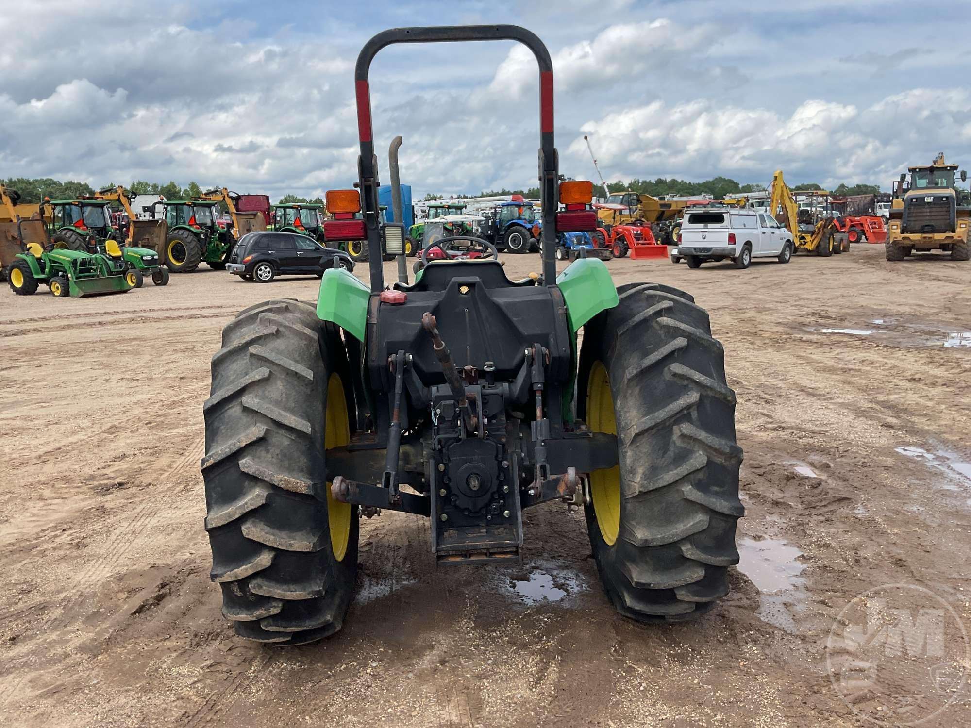 JOHN DEERE 5220 TRACTOR SN: LV5220S122342