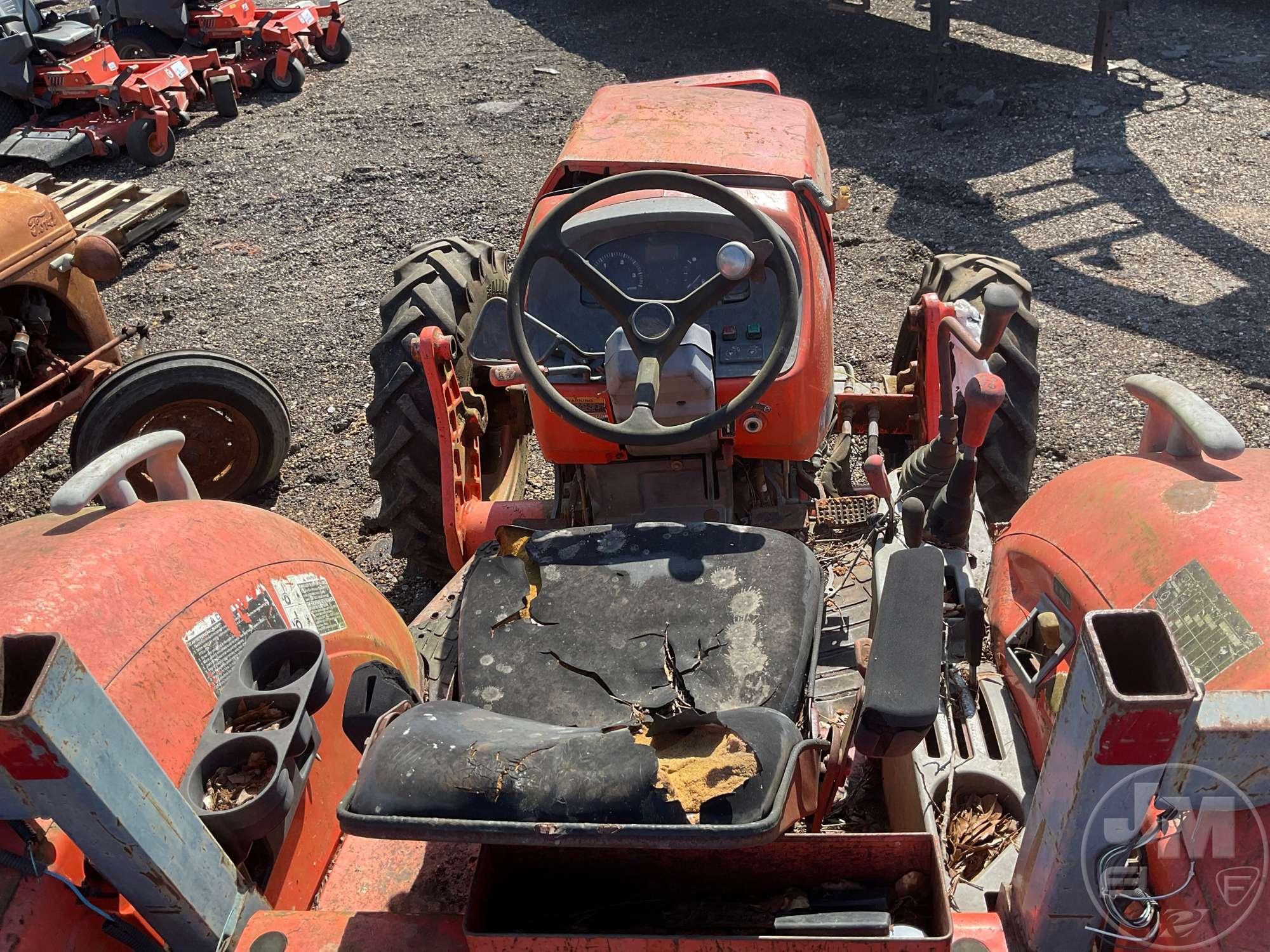 KUBOTA M7040 TRACTOR