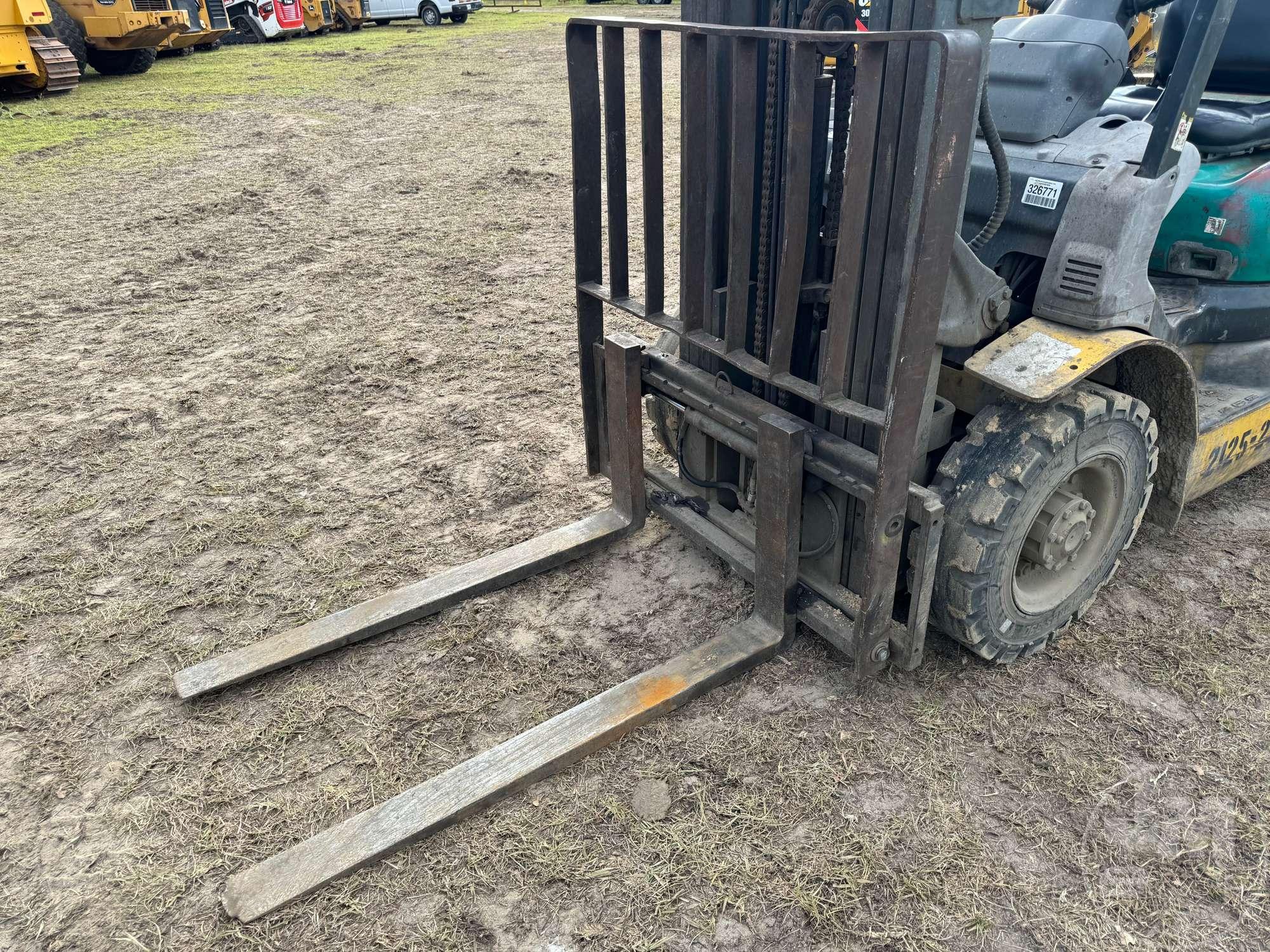 2006 KOMATSU FG25T-16 CUSHION TIRE FORKLIFT SN: 202703