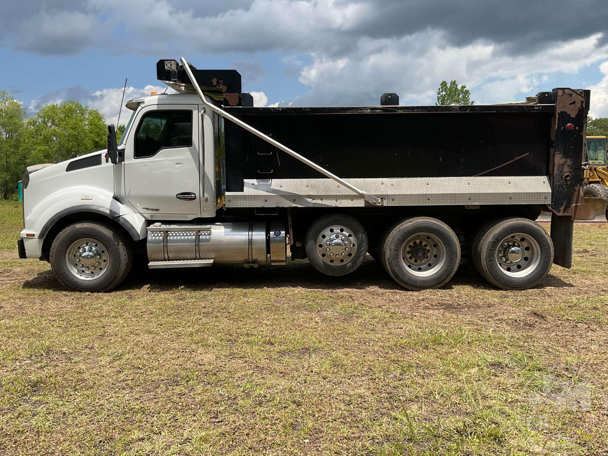 2017 KENWORTH T880 TRI-AXLE DUMP TRUCK VIN: 1NKZXPEX2HJ160936