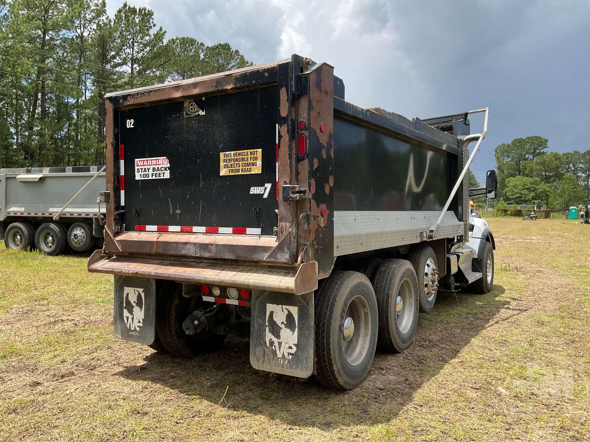 2017 KENWORTH T880 TRI-AXLE DUMP TRUCK VIN: 1NKZXPEX2HJ160936