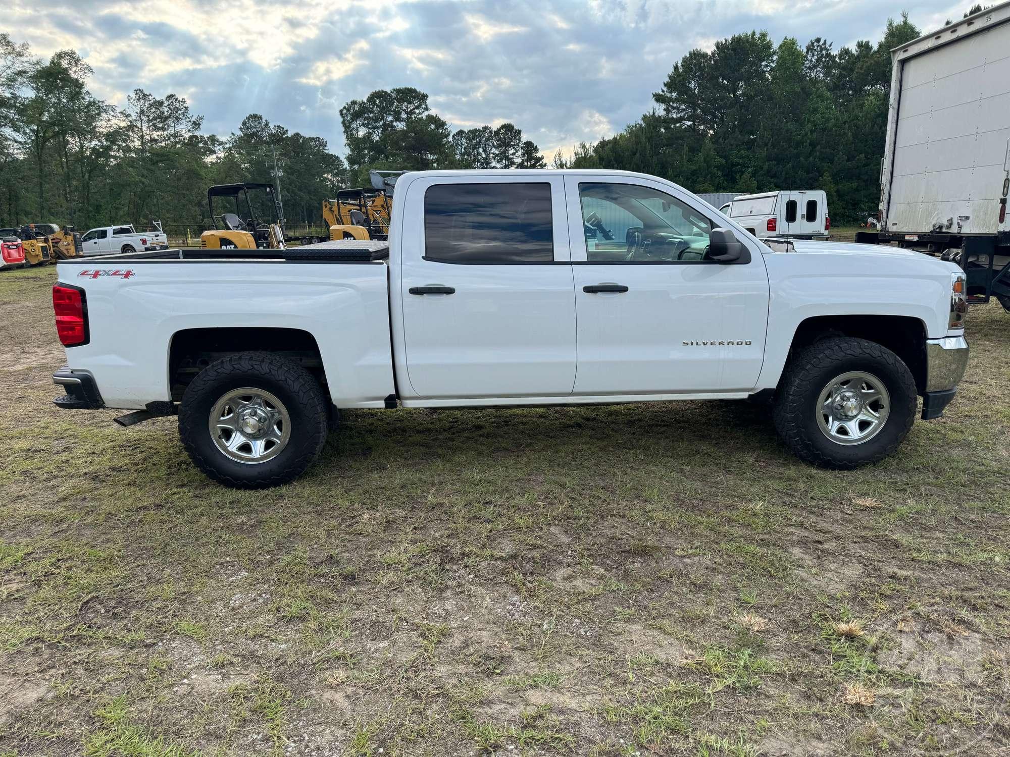 2017 CHEVROLET SILVERADO CREW CAB 4X4 PICKUP VIN: 3GCUKNEC5HG244018