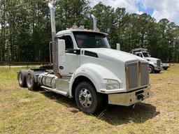 2016 KENWORTH T880 TANDEM AXLE DAY CAB TRUCK TRACTOR VIN: 1XKZD49X3GJ495029