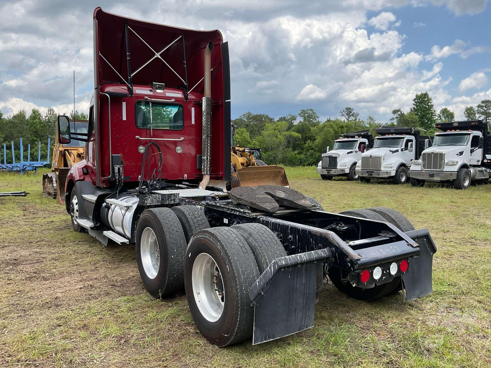 2018 KENWORTH T680 TANDEM AXLE DAY CAB TRUCK TRACTOR VIN: 1XKYDP9X7JJ213639