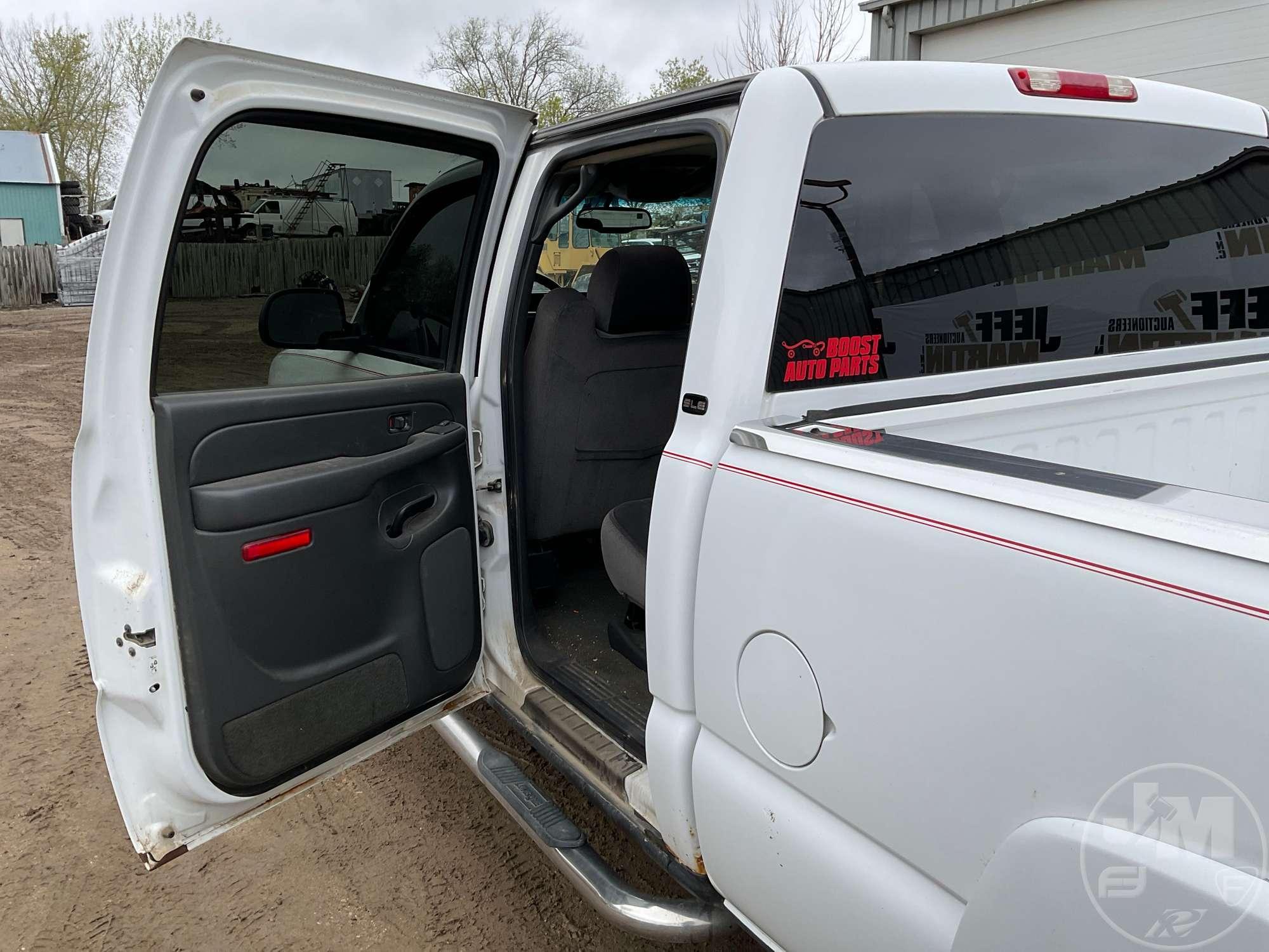 2005 GMC SIERRA 2500 HD CREW CAB 4X4 PICKUP VIN: 1GTHK23UX5F911223