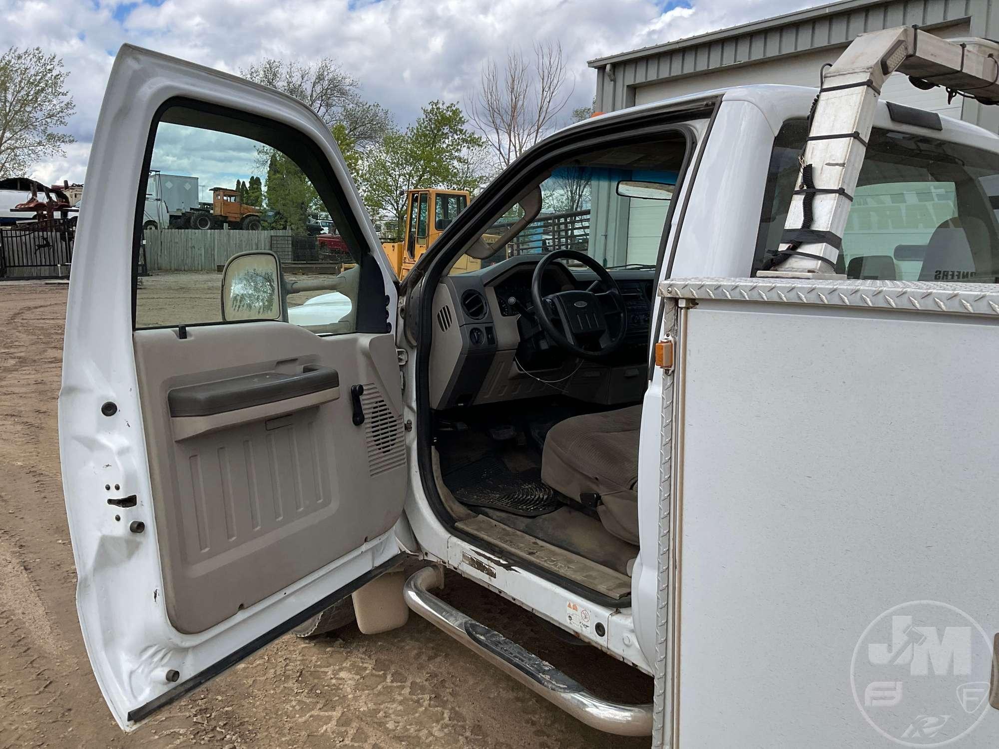 2008 FORD F-550 S/A UTILITY TRUCK VIN: 1FDAF56R08EC97903