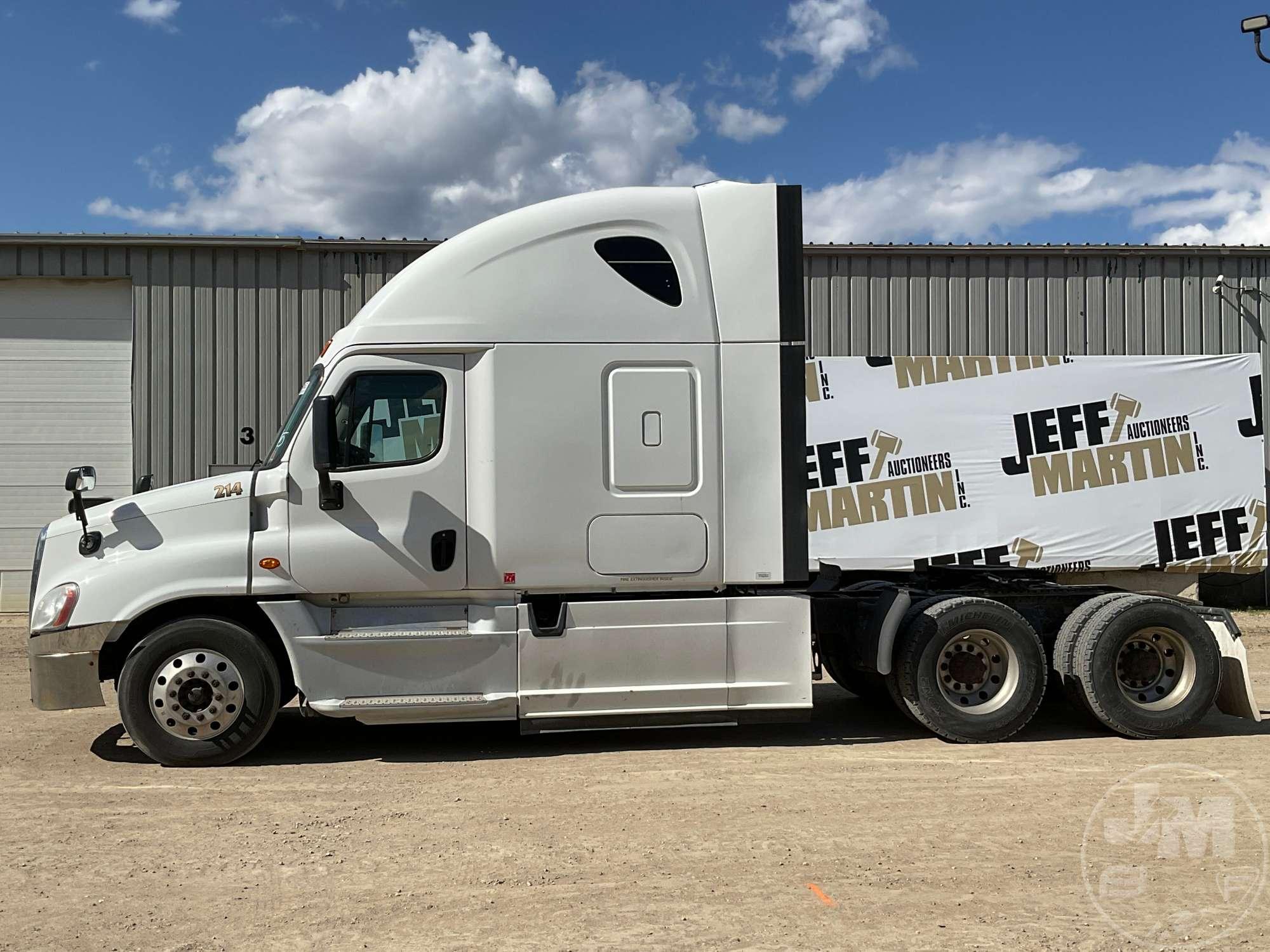 2015 FREIGHTLINER CASCADIA TANDEM AXLE TRUCK TRACTOR VIN: 3AKJGLBG7FSGD7157