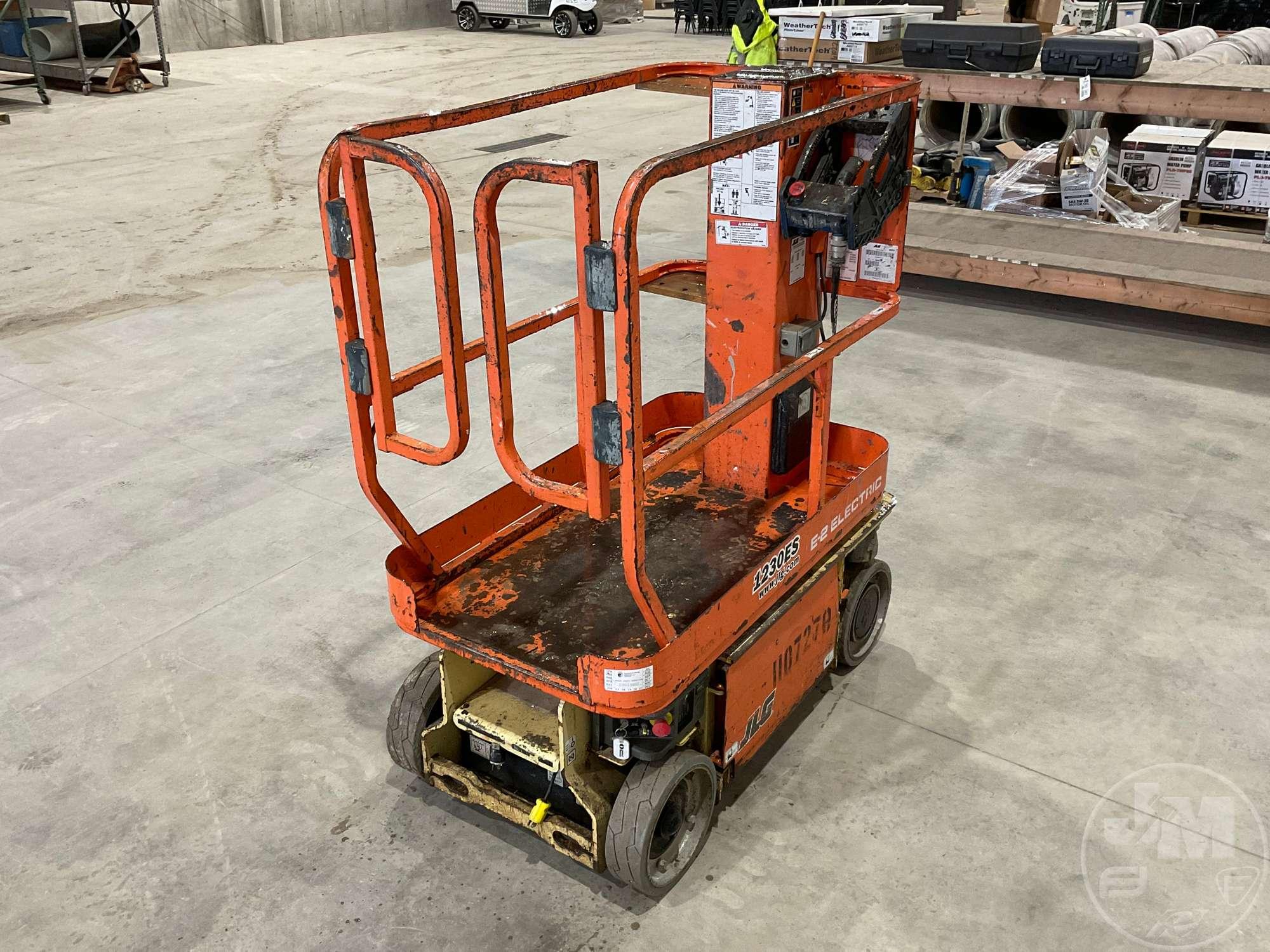 2009 JLG 1230ES 12’...... SCISSOR LIFT SN: A200009589