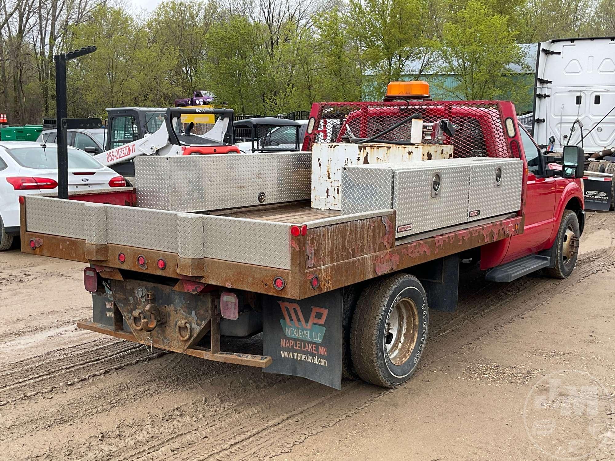 2013 FORD F-350 SINGLE AXLE REGULAR CAB FLATBED TRUCK VIN: 1FDRF3G63DEB36712