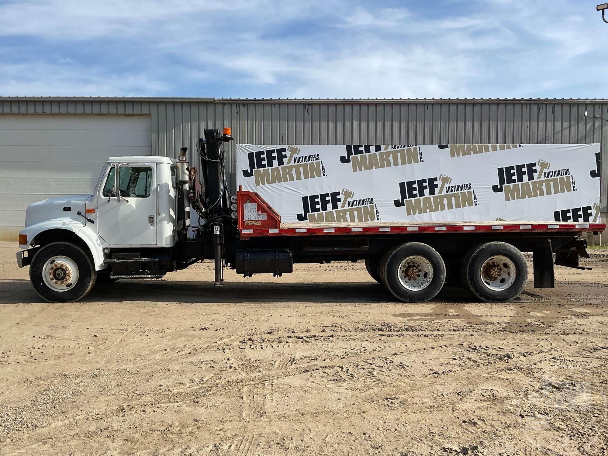 1996 INTERNATIONAL F-4900 CRANE TRUCK VIN: 1HTSHAARXTH381191