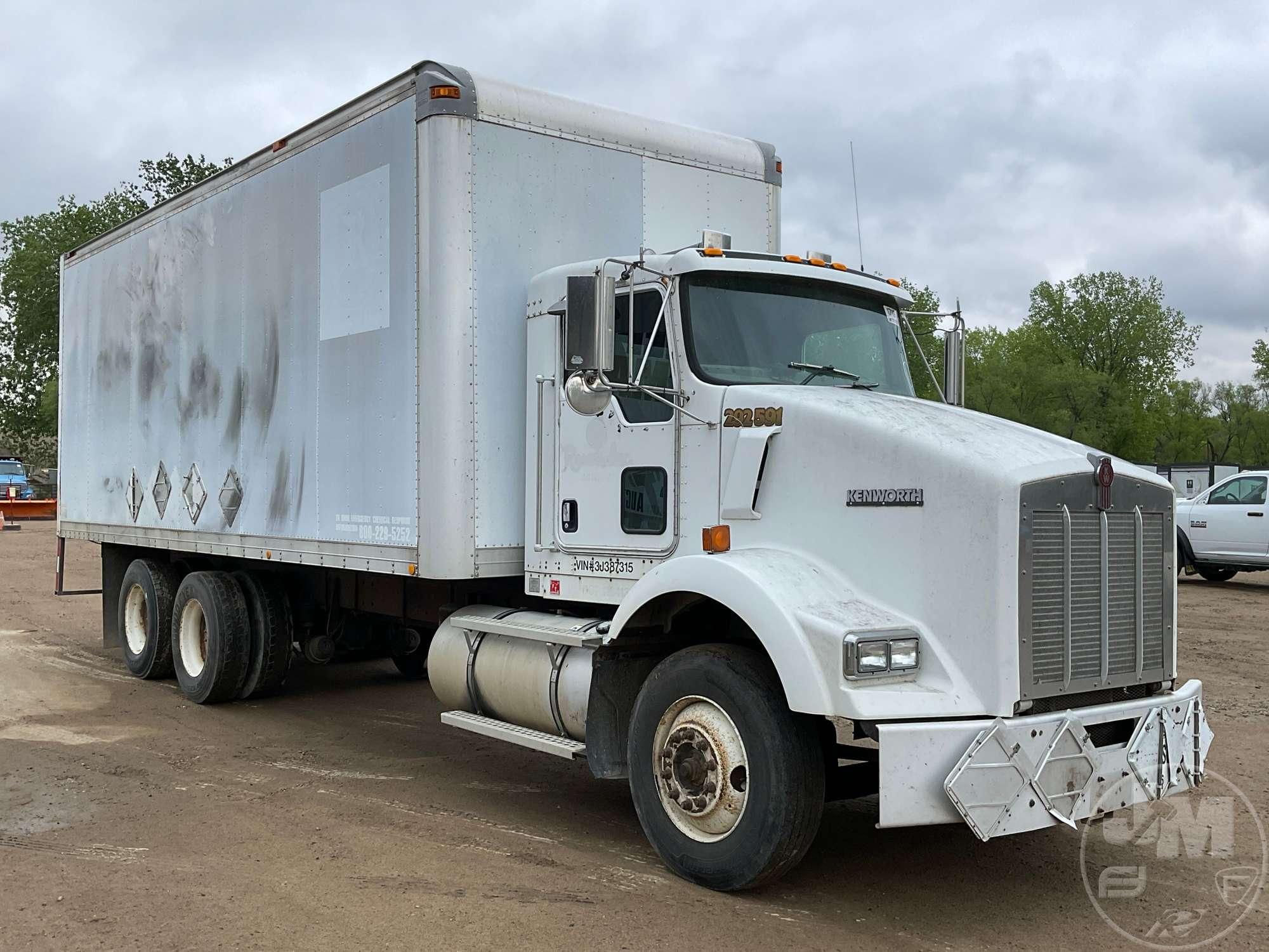 2003 KENWORTH T800 TANDEM AXLE VAN TRUCK VIN: 1NKDLU9XX3J387315