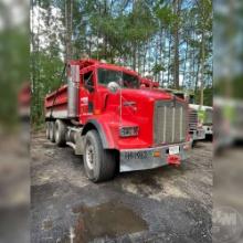 2002 KENWORTH T800 TRI-AXLE DUMP TRUCK VIN: 1NKDXUTX32J885321