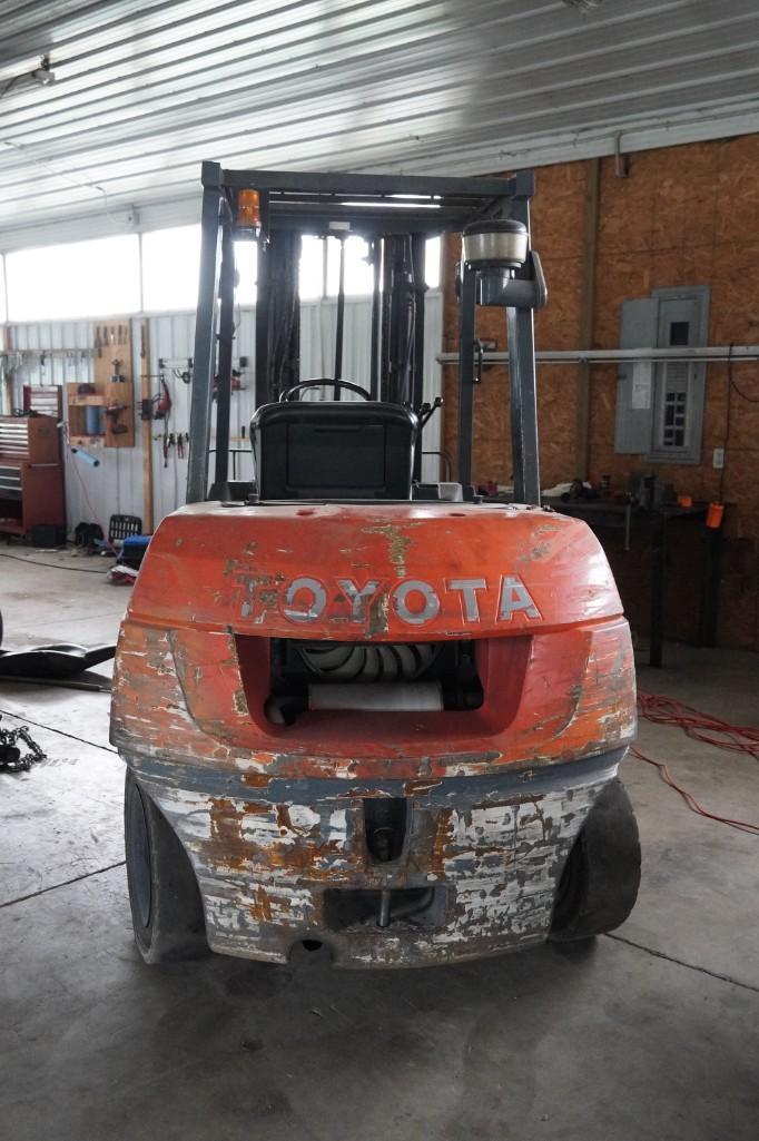 Toyota 7FDU35 Forklift*