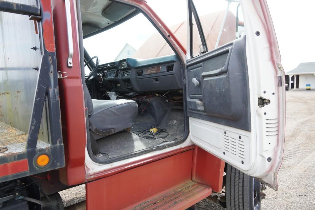 1994 Ford F700 Paint Truck