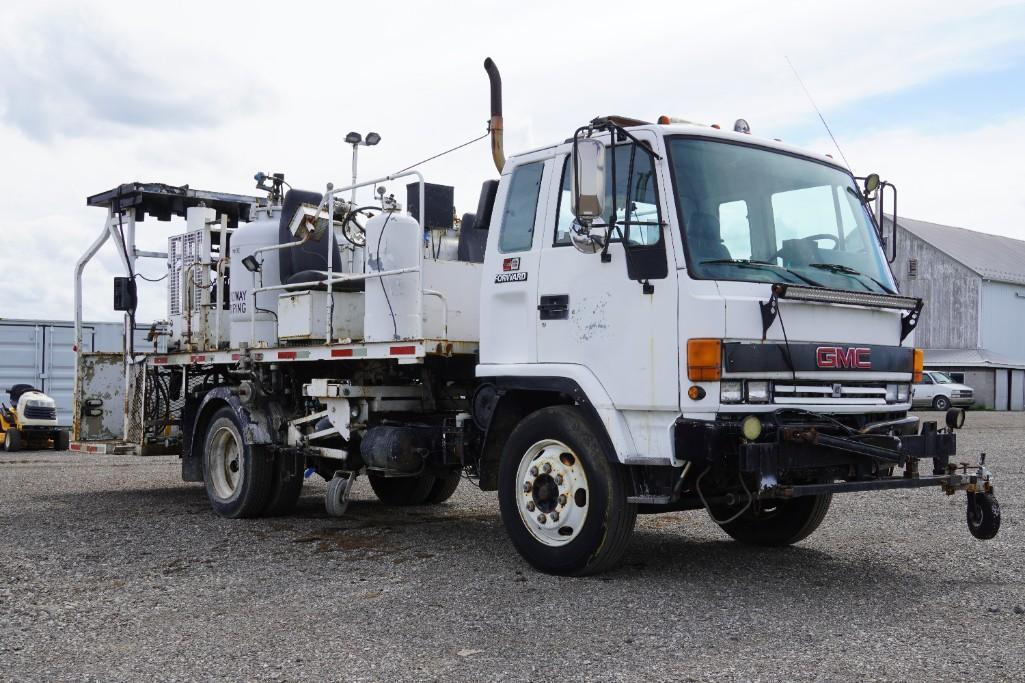 1990 GMC W6000 Line Painting Truck