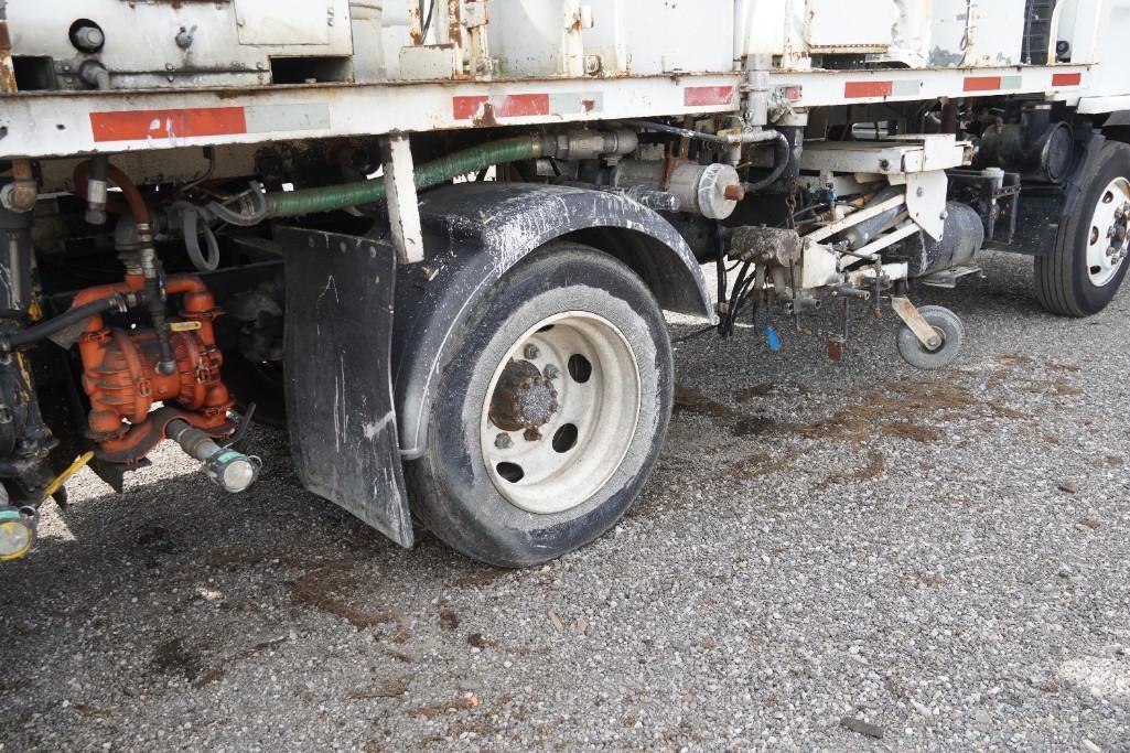 1990 GMC W6000 Line Painting Truck