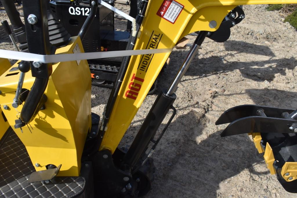 AGT Industrial KAT12R Mini Excavator