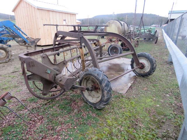 NEW HOLLAND 55 HAY RAKE