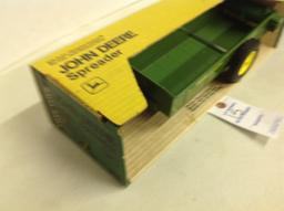 John Deere Spreader 1/16 scale