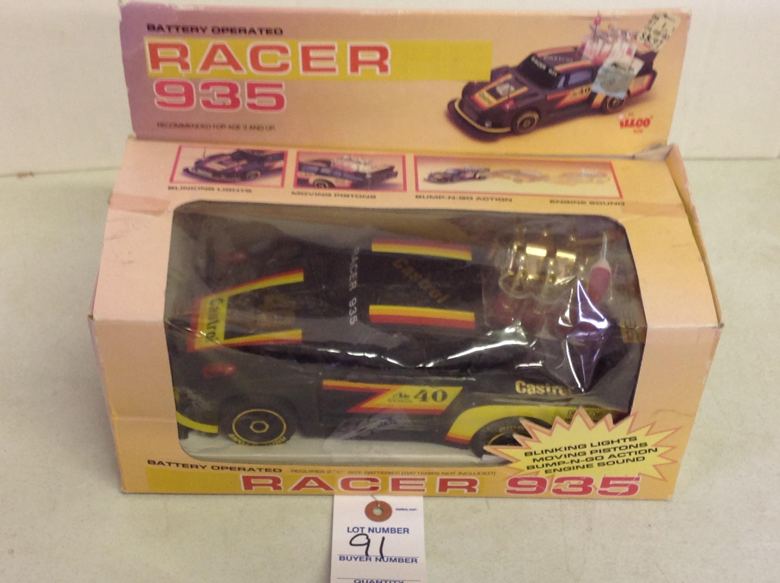 Racer 935 Castrol, battery operated, blinking lights, moving pistons, bump