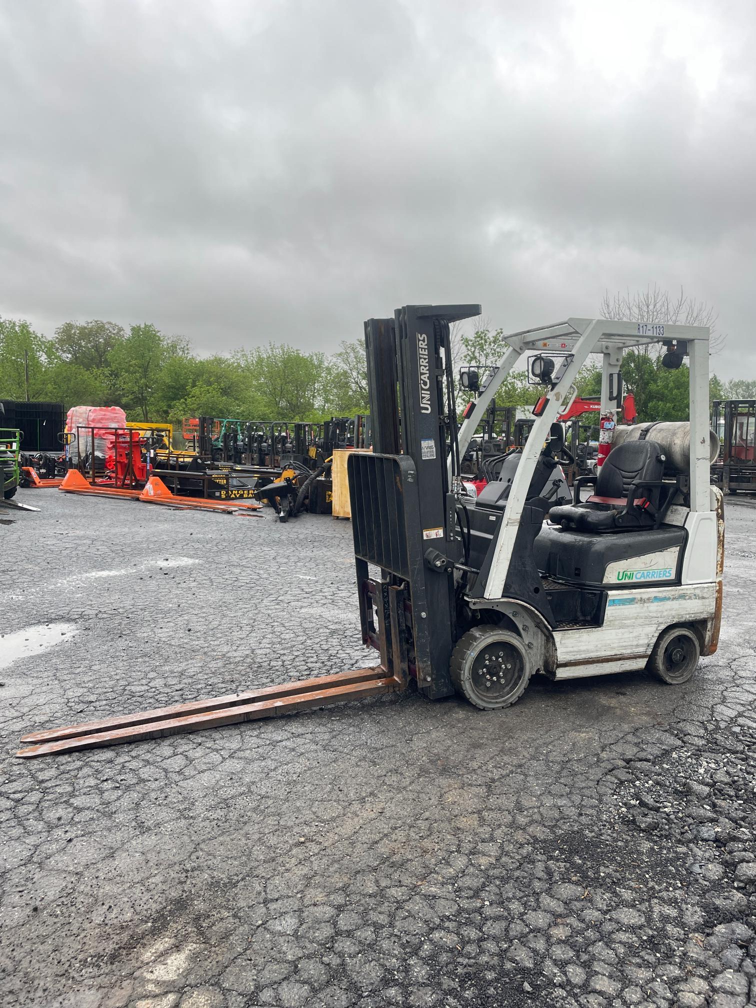 2017 Unicarrier 3,000 IB LP Forklift