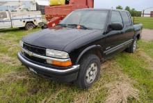 **T** 2002 Chevy S10 LS Truck, 4-door, 4.3L engine V6, cloth interior, power windows/doors, 4-wheel