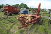 New Holland 782 chopper with hay head