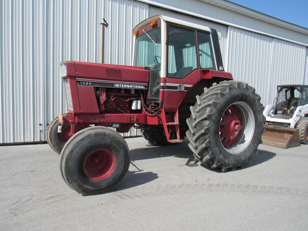 International 1586 Tractor