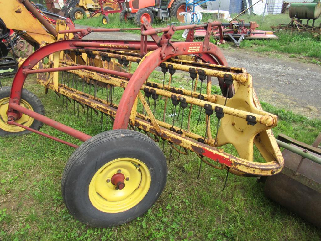 NH 256 Hay Rake